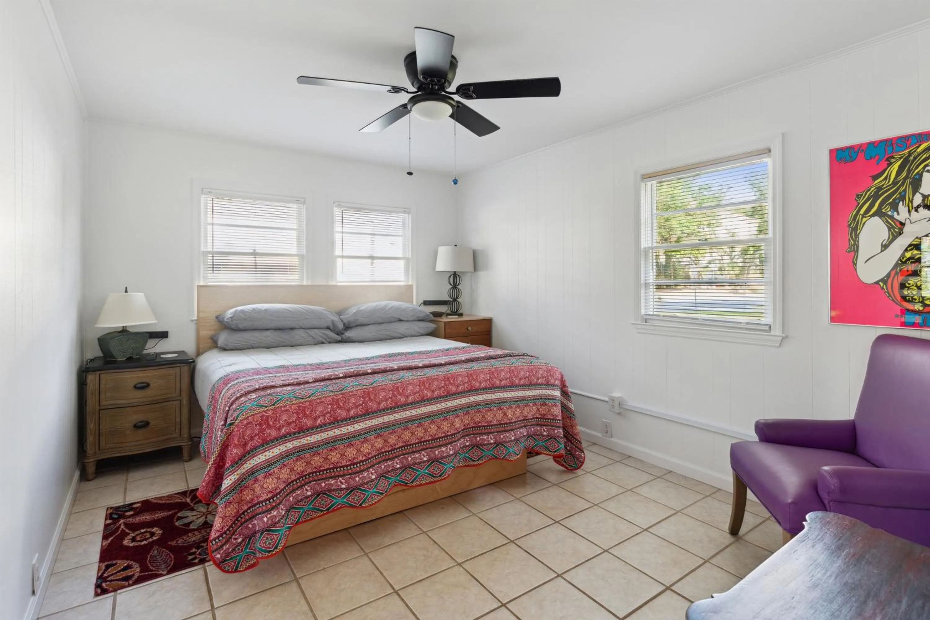Bed in Folly Vacation Great Location, Vintage and Fun 120 Unit A