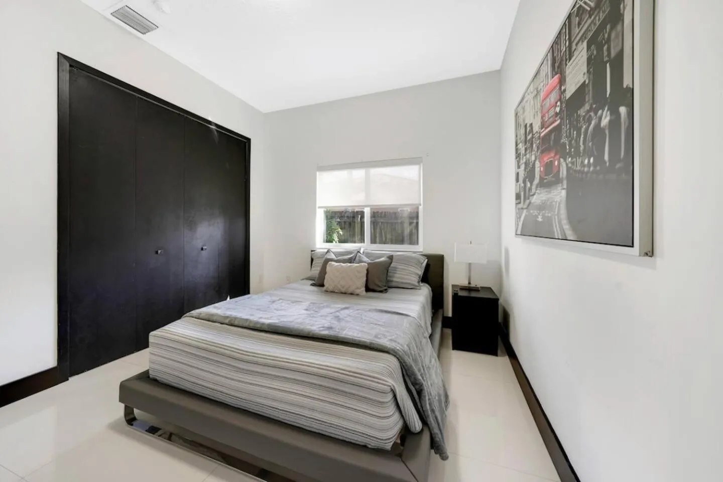 Bed in Luxury home w pool by PMI