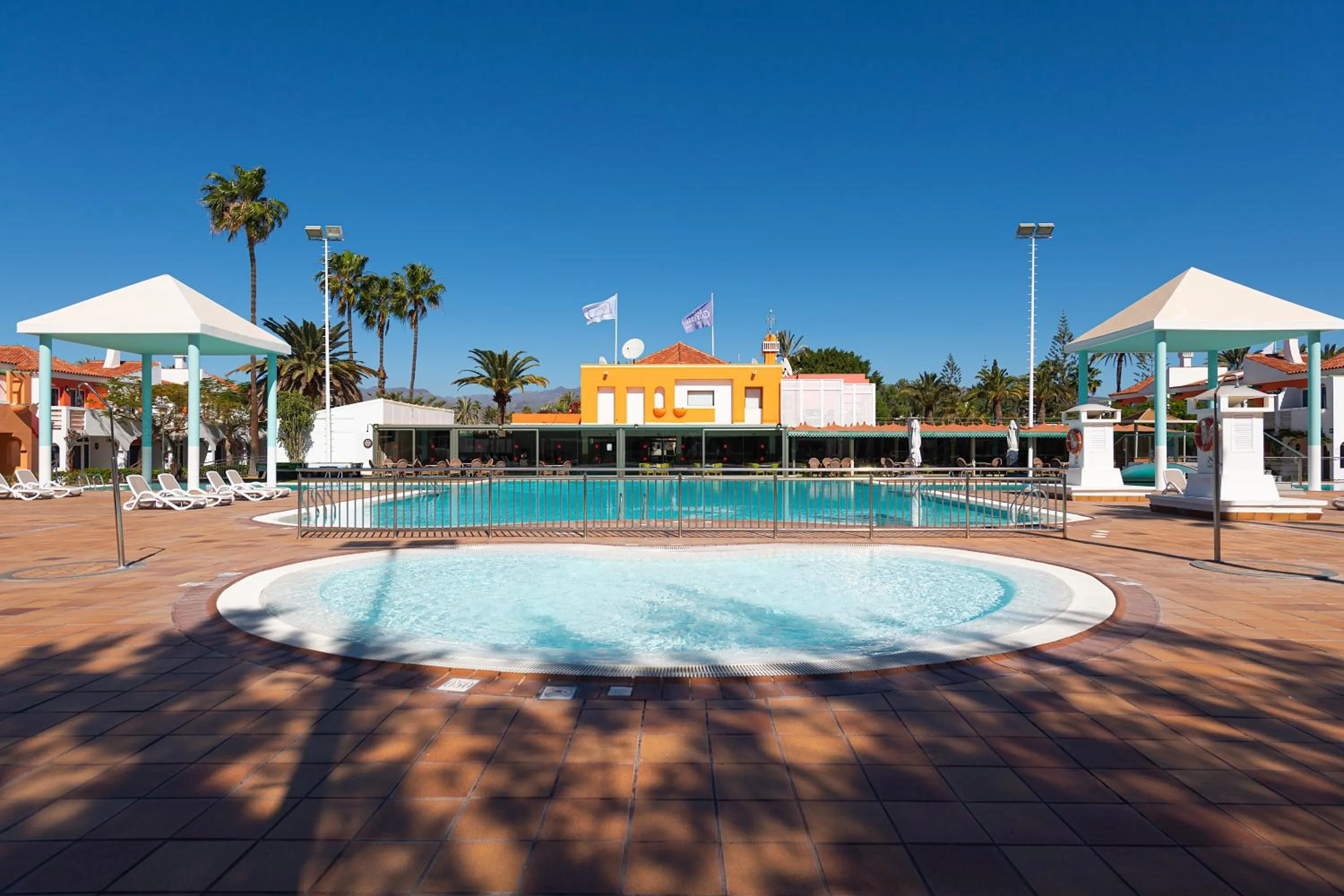 Swimming pool in Bungalows Cordial Green Golf