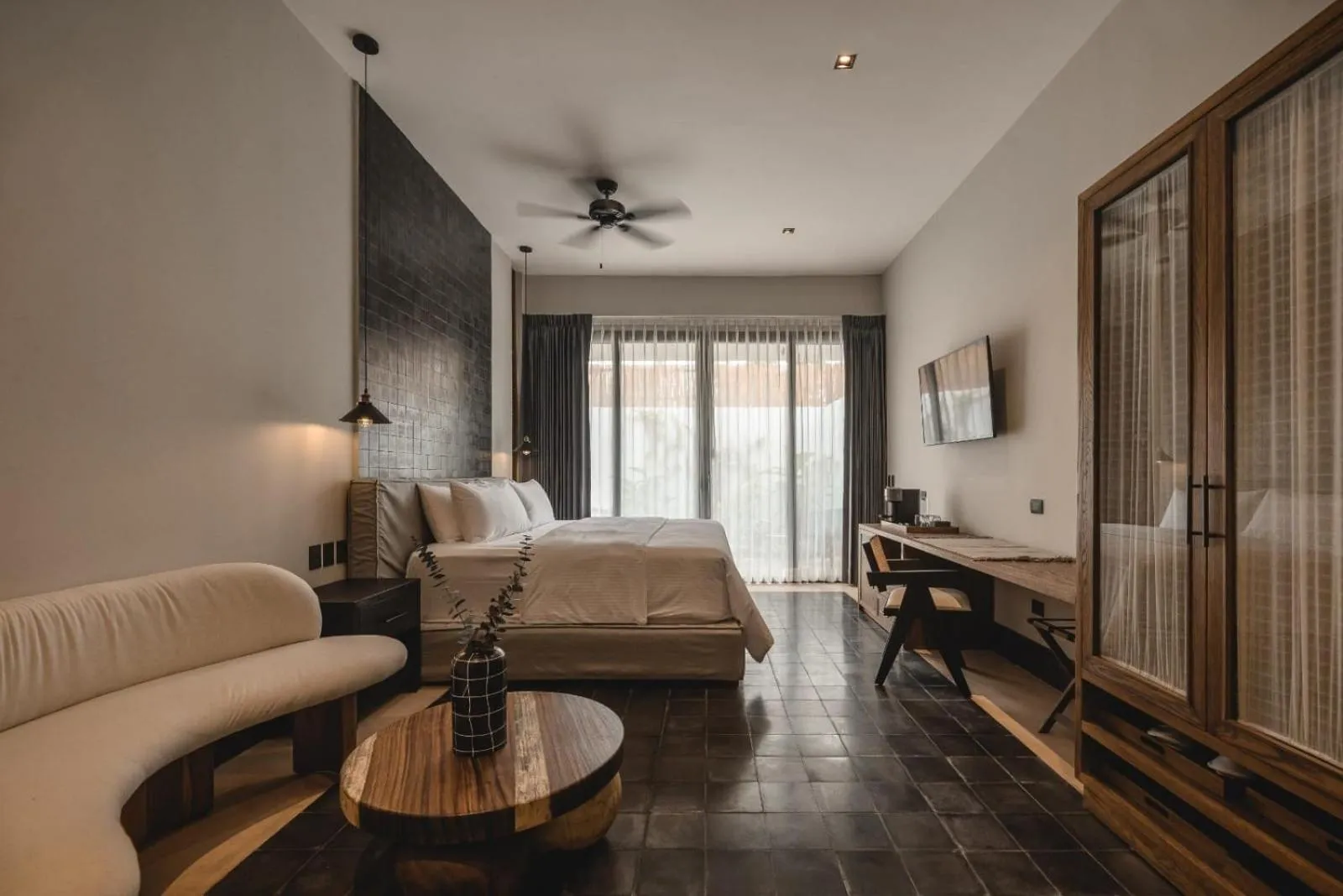 View (from property/room), Bed in Hotel Sutuk