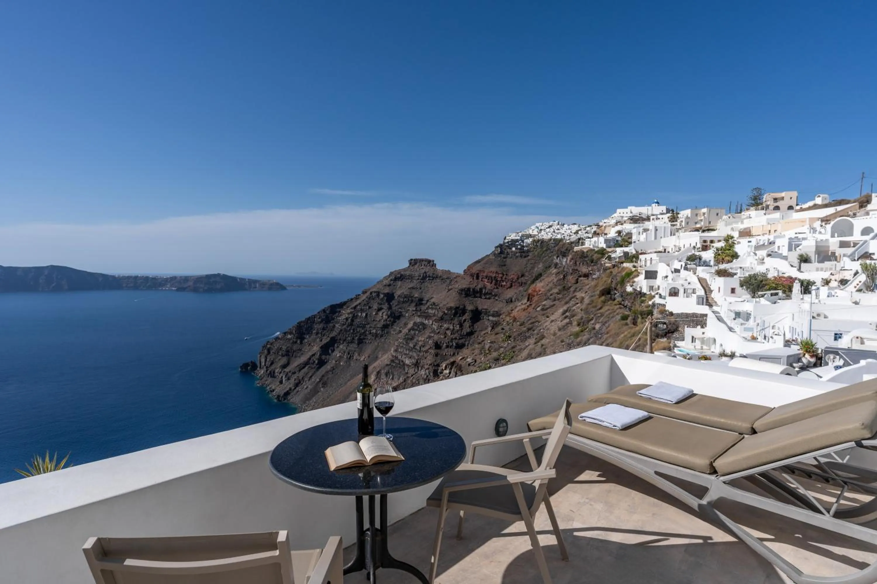 Natural landscape in Cliff Side Suites