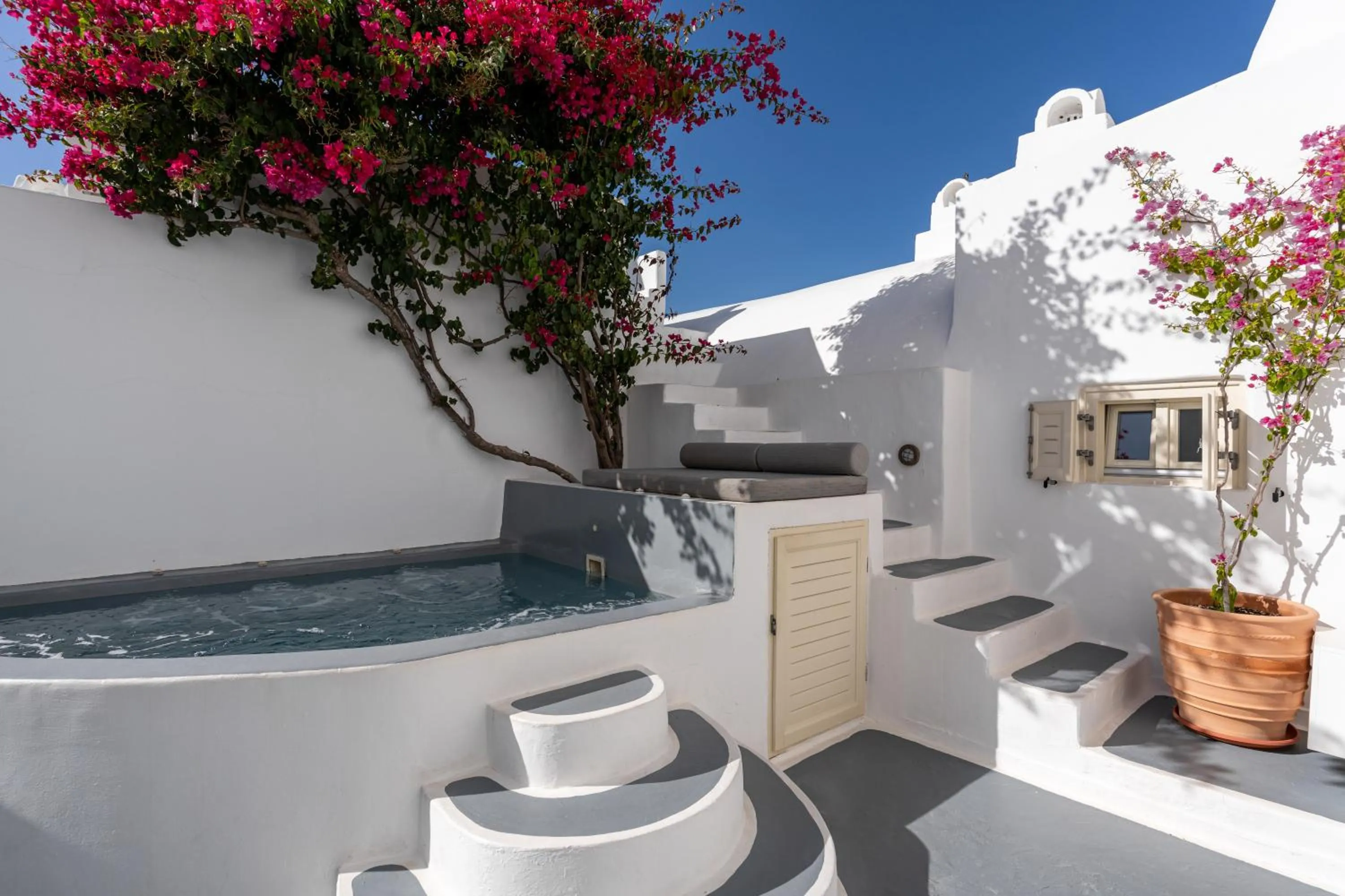 Day in Cliff Side Suites