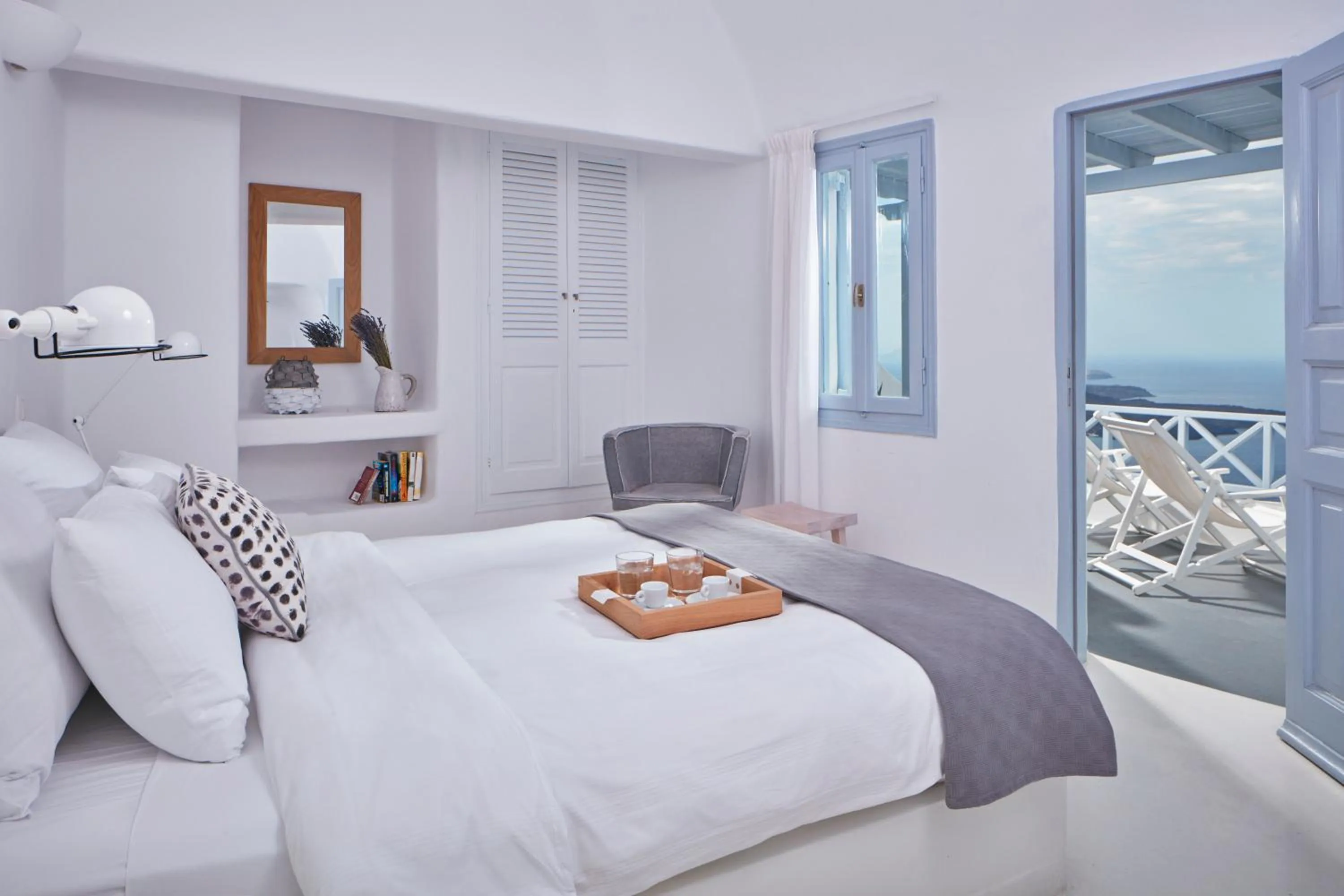Sea view, Bed in Cliff Side Suites