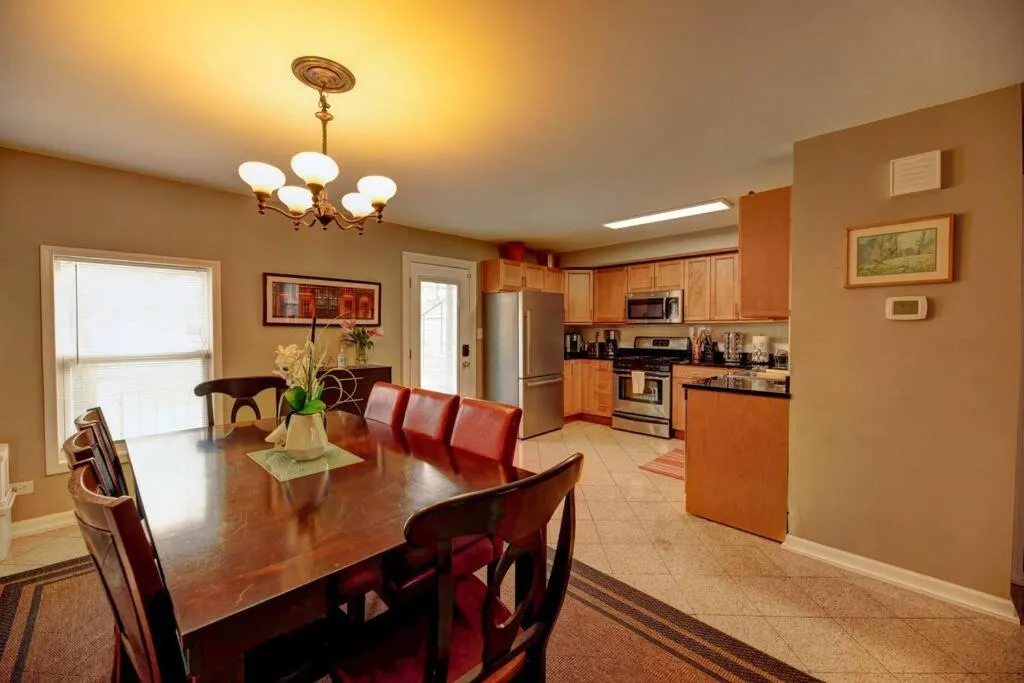 Dining area in Spacious Row Home next Transit near Downtown w Parking