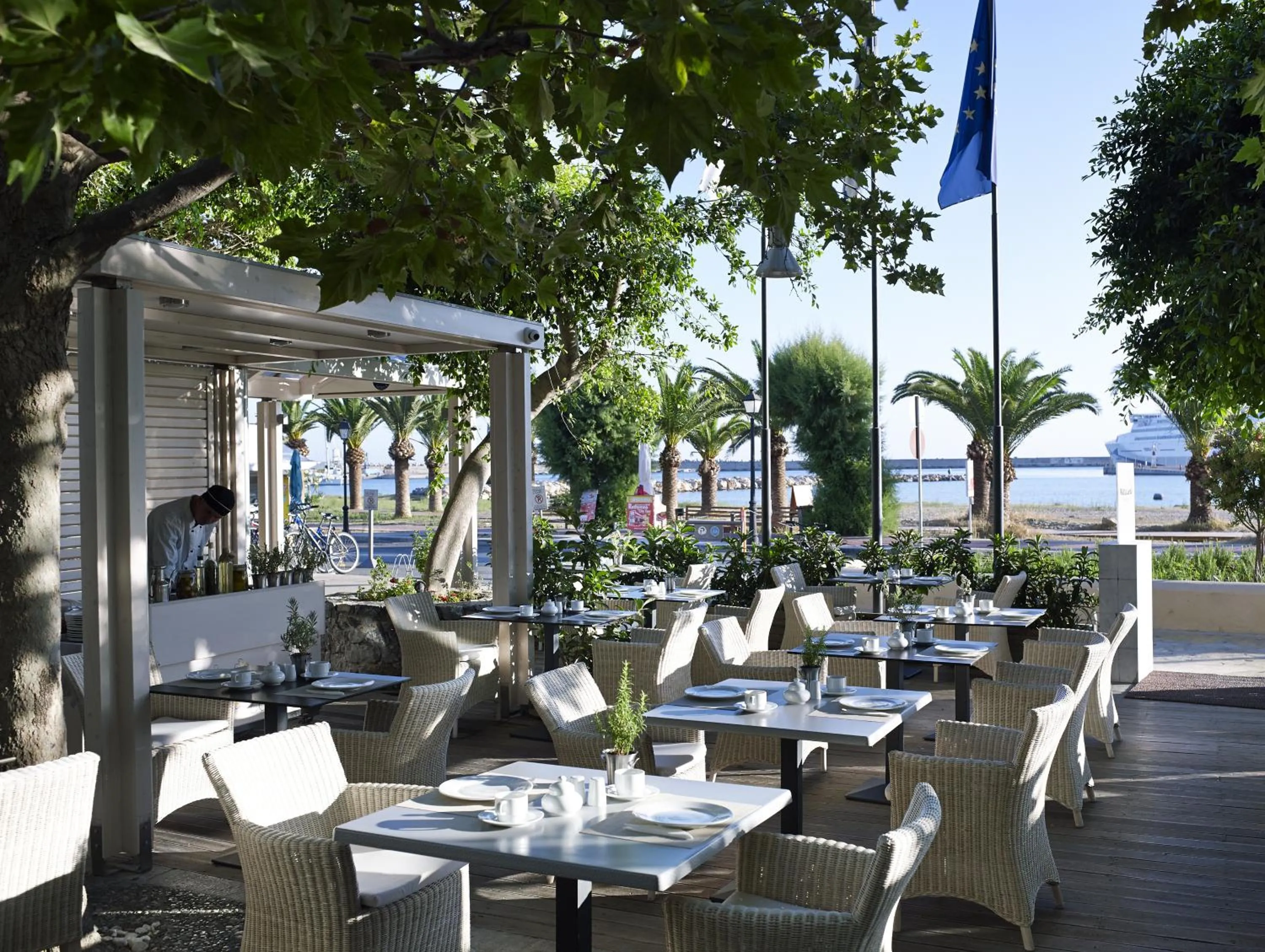 Restaurant/places to eat in Kyma Suites Beach Hotel