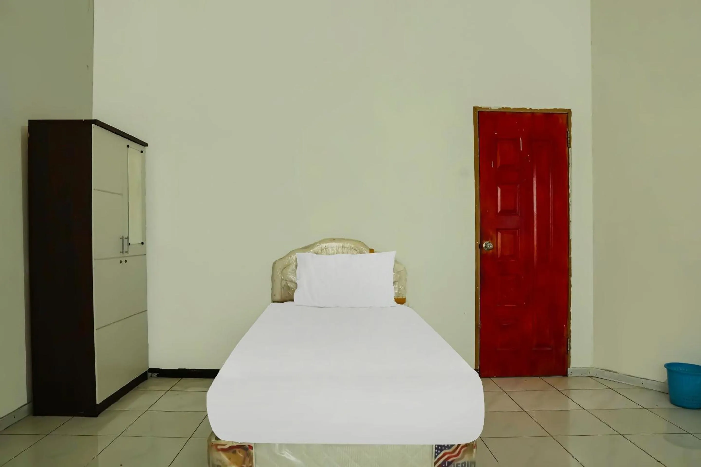Bedroom, Bed in Hotel O Wilma Kost Syariah