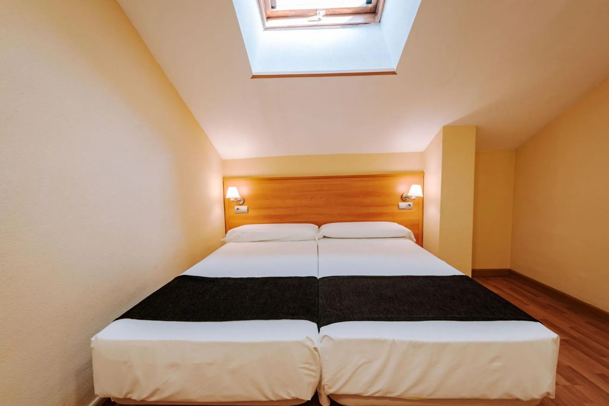 Photo of the whole room, Bed in JCH Congreso Apartamentos