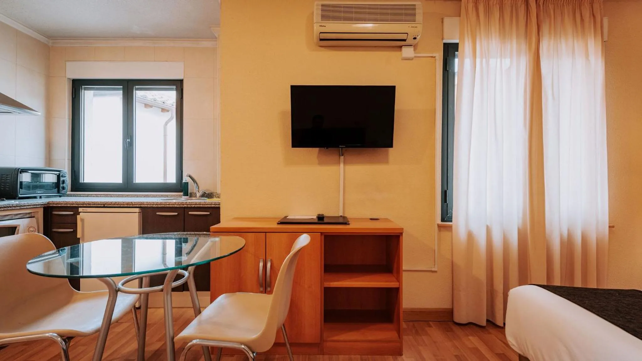 Photo of the whole room in JCH Congreso Apartamentos