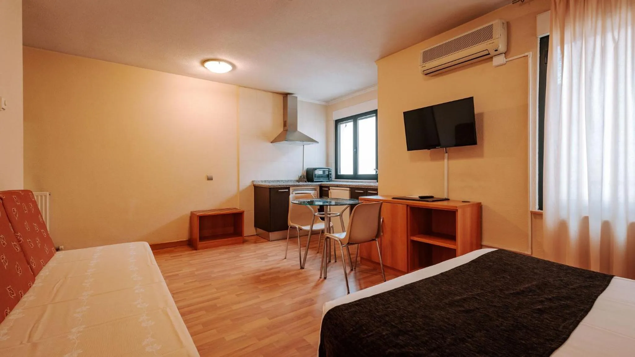 Photo of the whole room, Bed in JCH Congreso Apartamentos