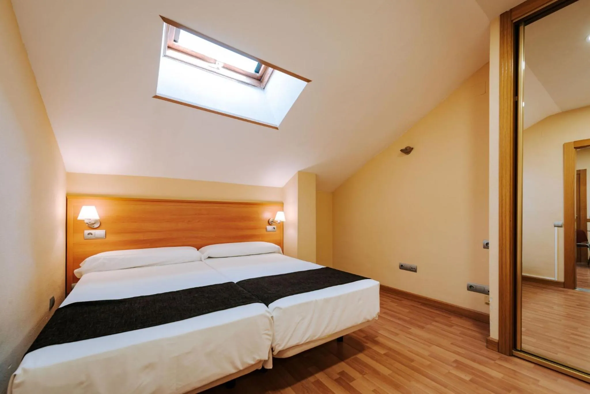 Photo of the whole room, Bed in JCH Congreso Apartamentos