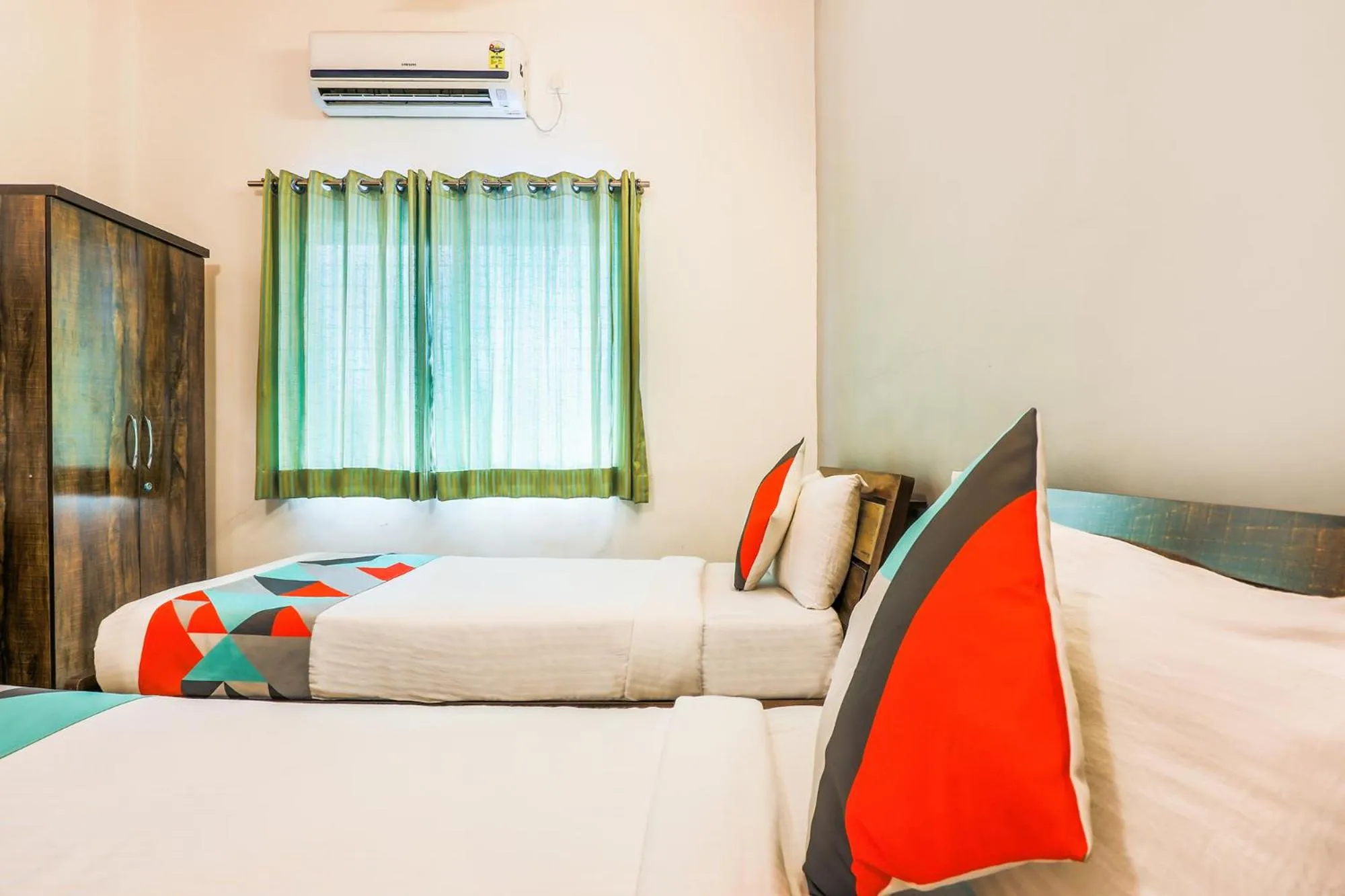 Photo of the whole room, Bed in FabHotel Diamond Residency - Airport road