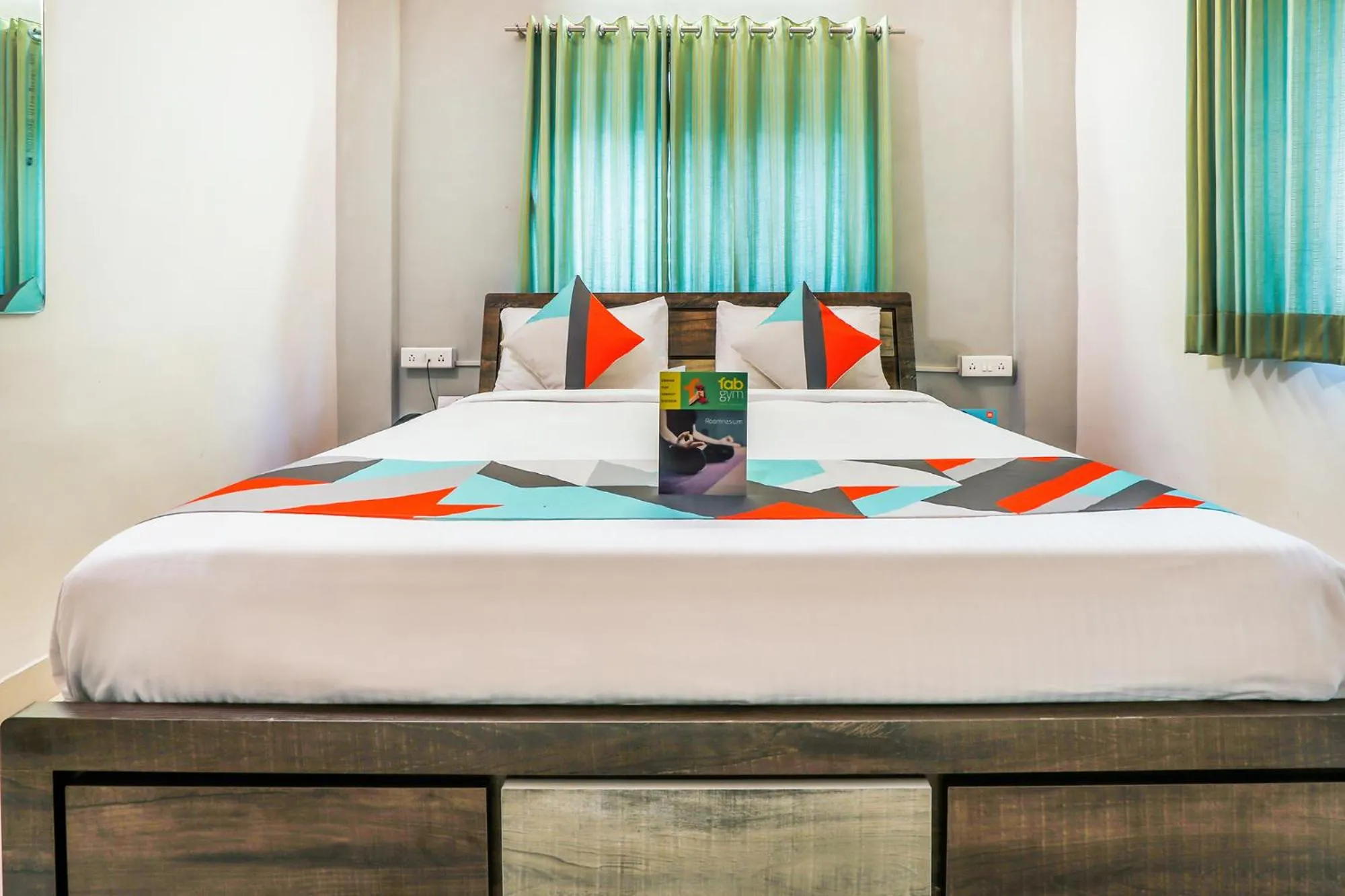 Photo of the whole room, Bed in FabHotel Diamond Residency - Airport road