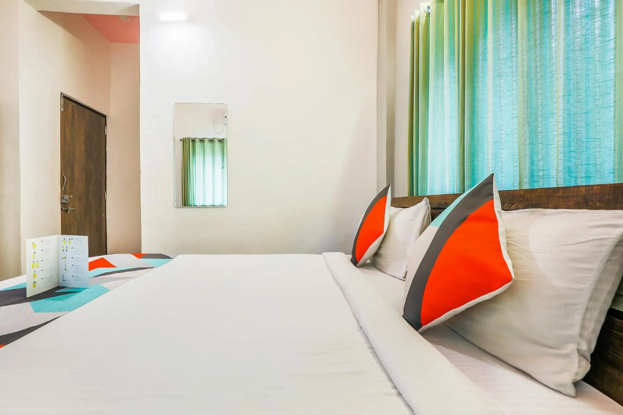 Photo of the whole room, Bed in FabHotel Diamond Residency - Airport road