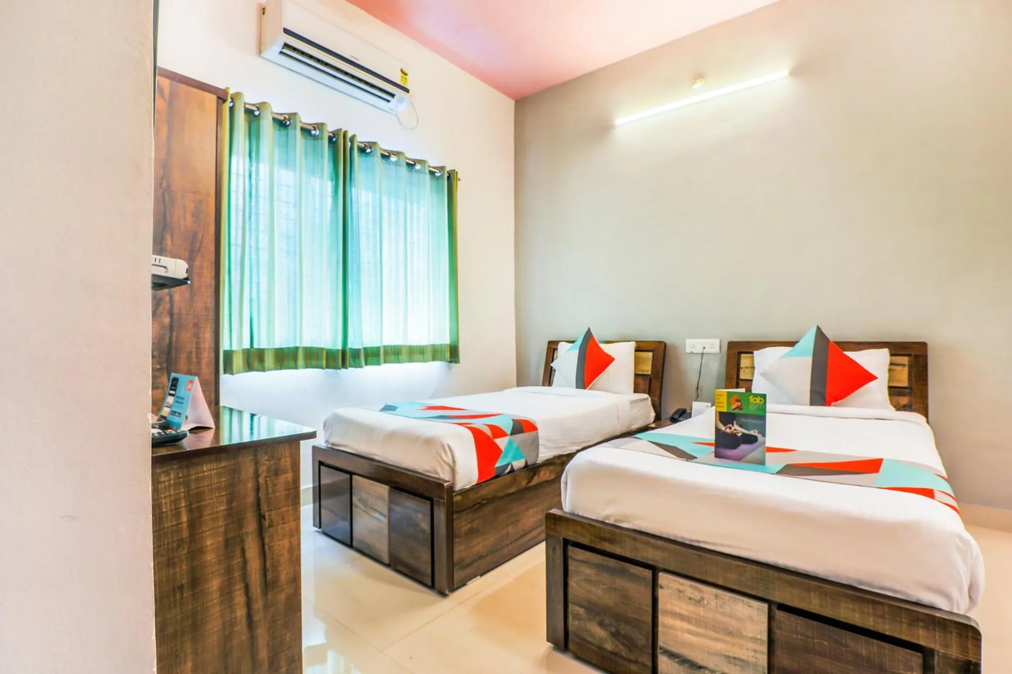 Photo of the whole room, Bed in FabHotel Diamond Residency - Airport road