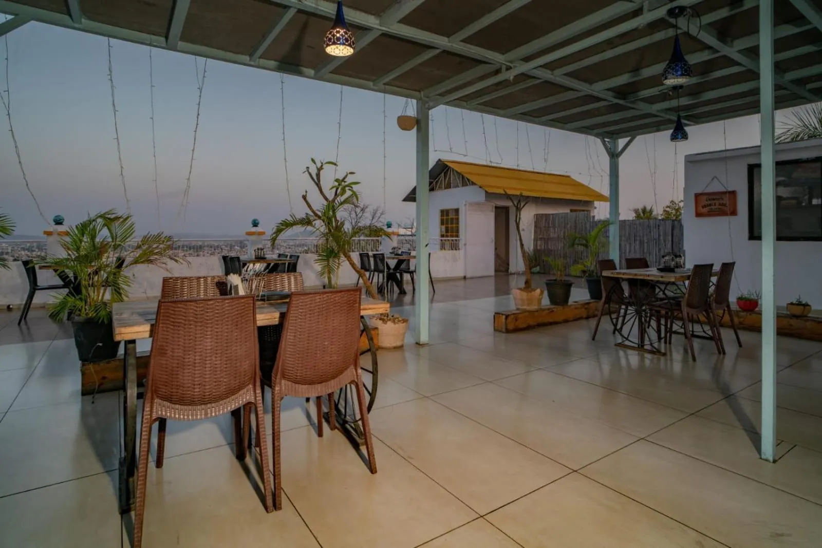 Restaurant/places to eat in Hotel Ambavgarh Palace