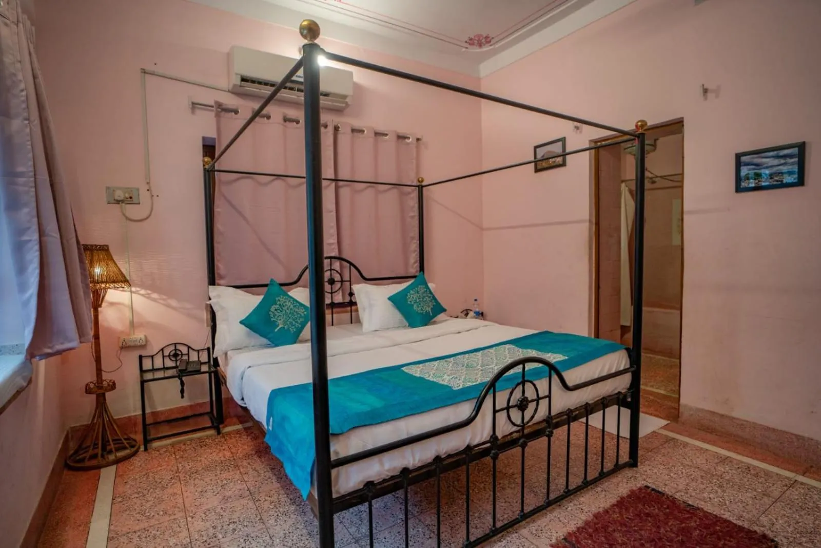Bed in Hotel Ambavgarh Palace