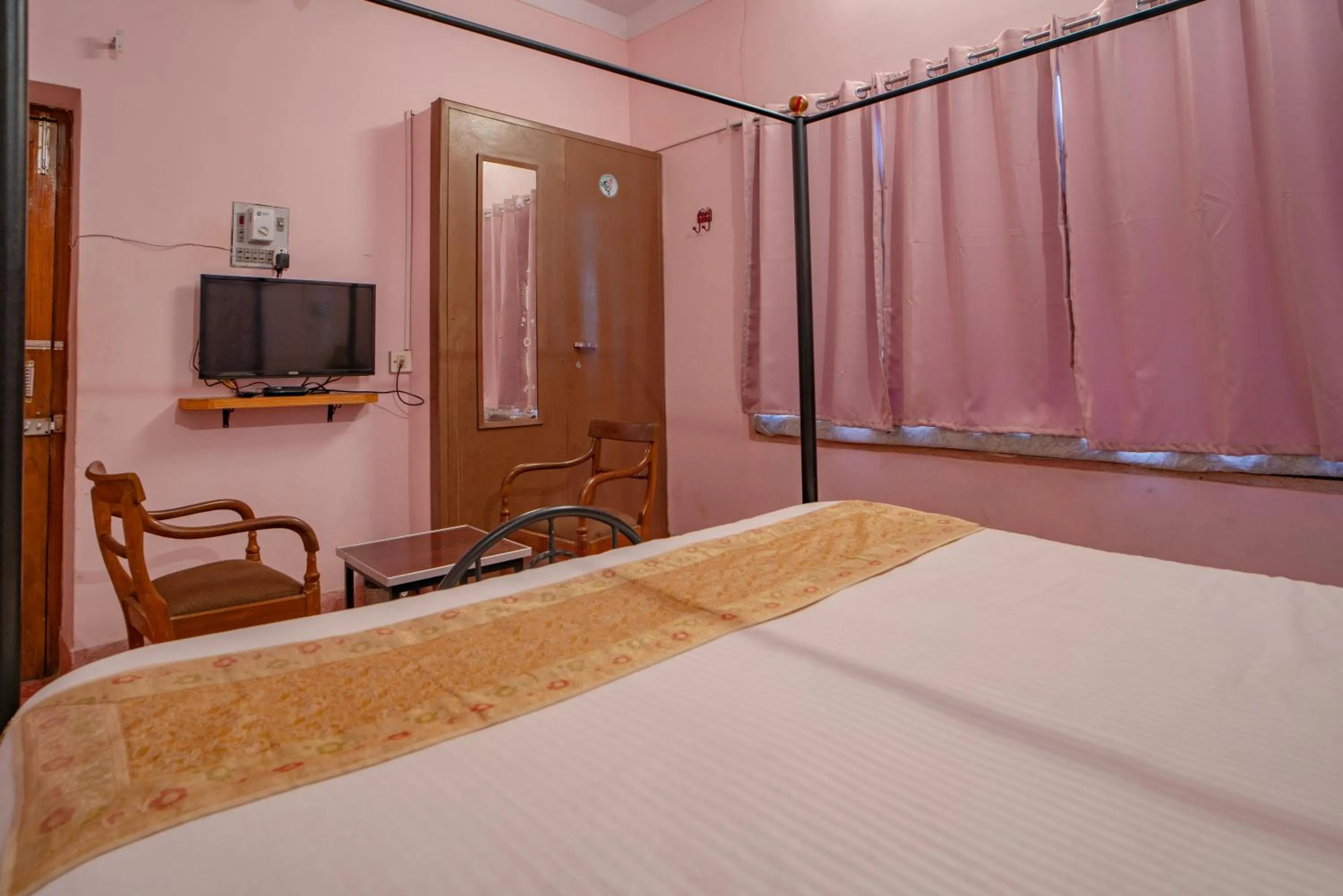 Bedroom, Bed in Hotel Ambavgarh Palace