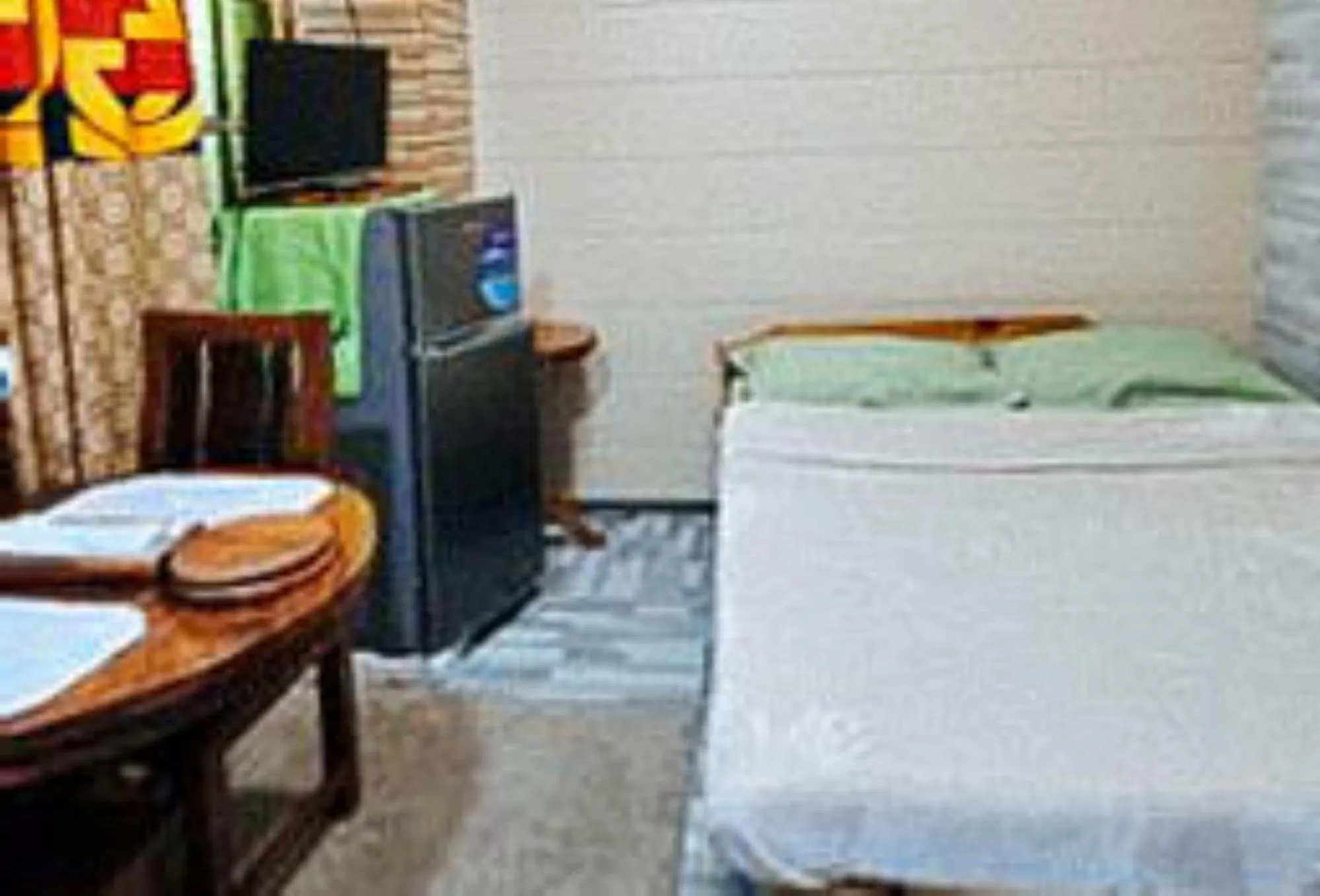 Deluxe Room in RedDoorz Hostel @ Faes Transient House