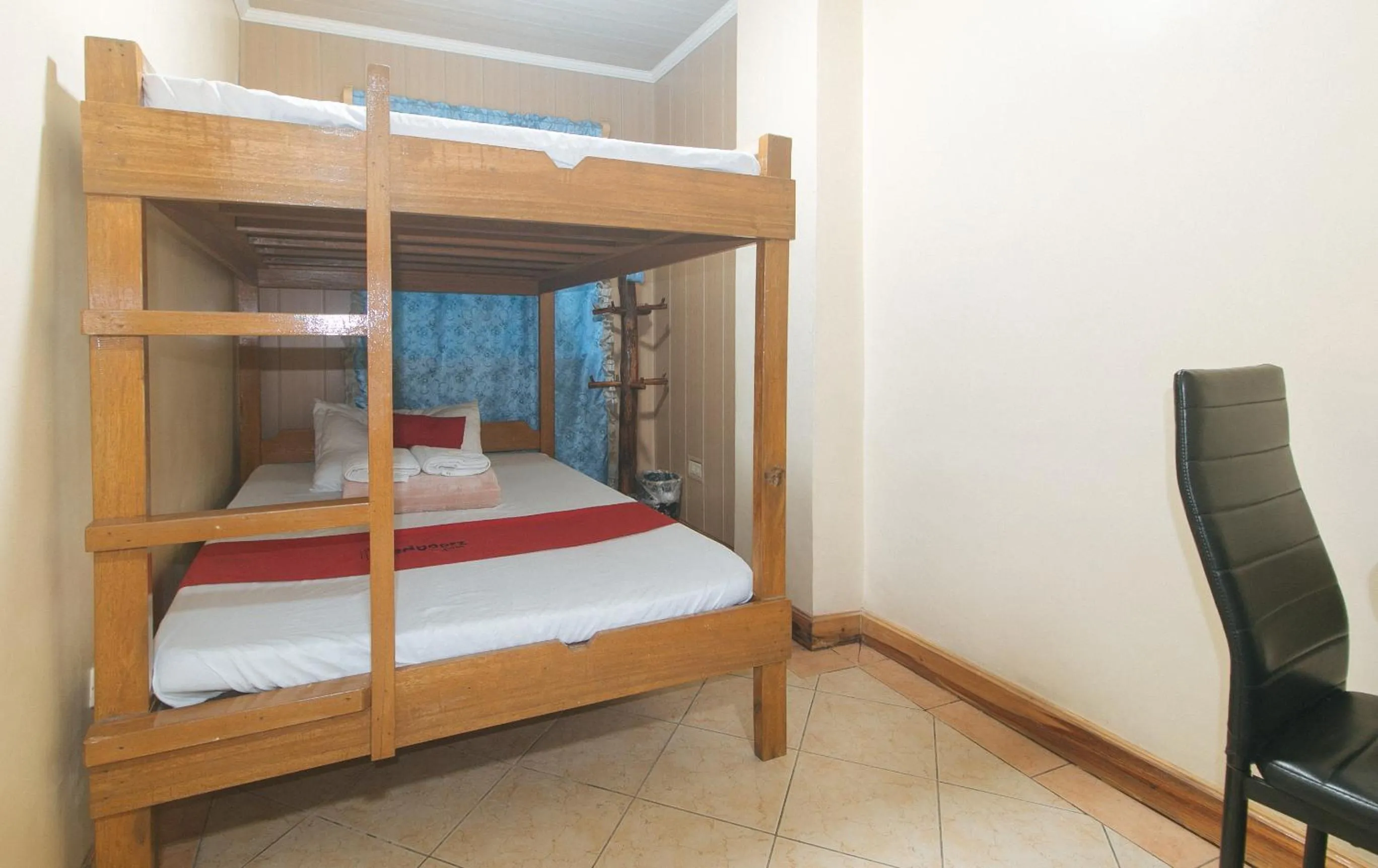 bunk bed, Bed in RedDoorz Hostel @ Faes Transient House