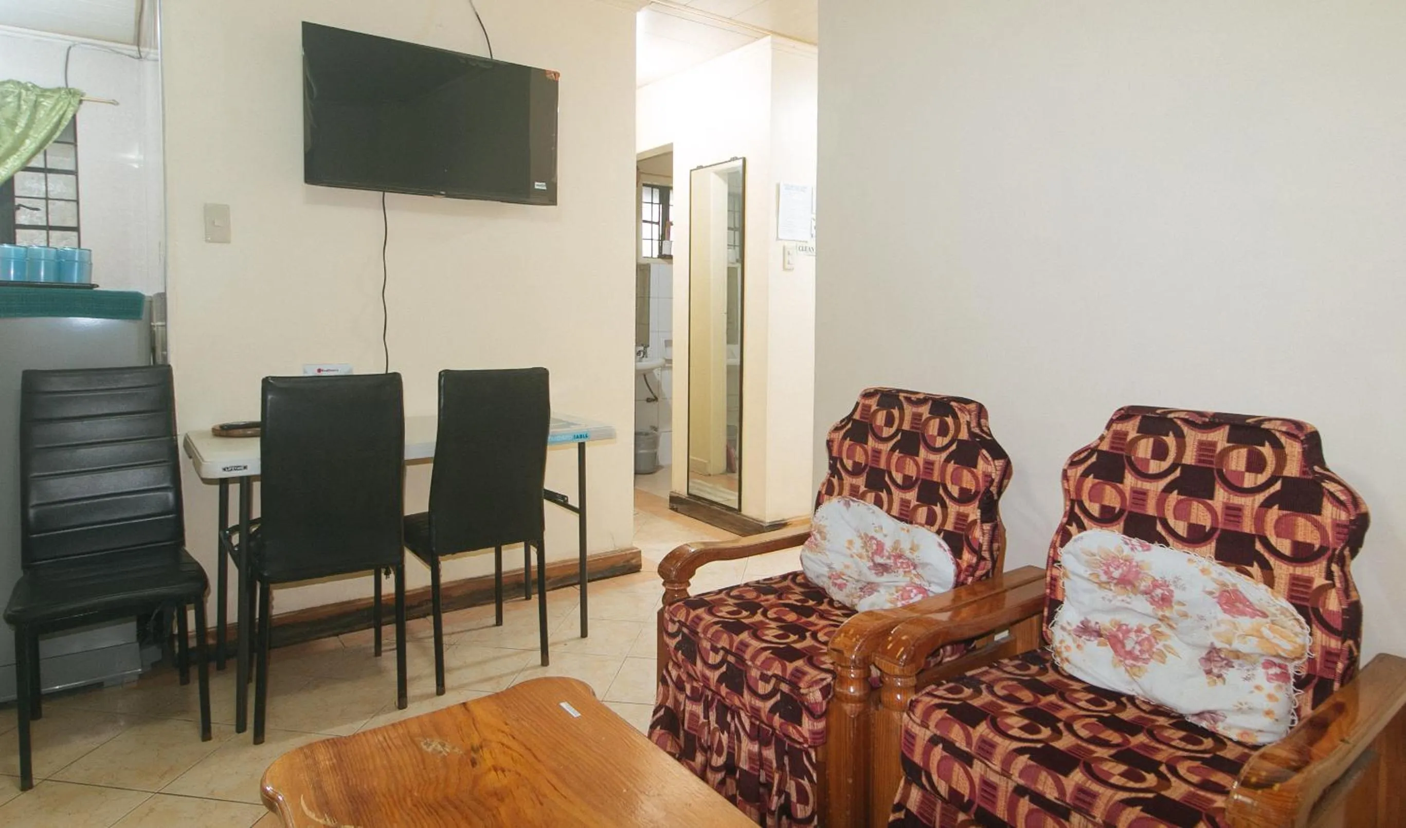 Area and facilities in RedDoorz Hostel @ Faes Transient House