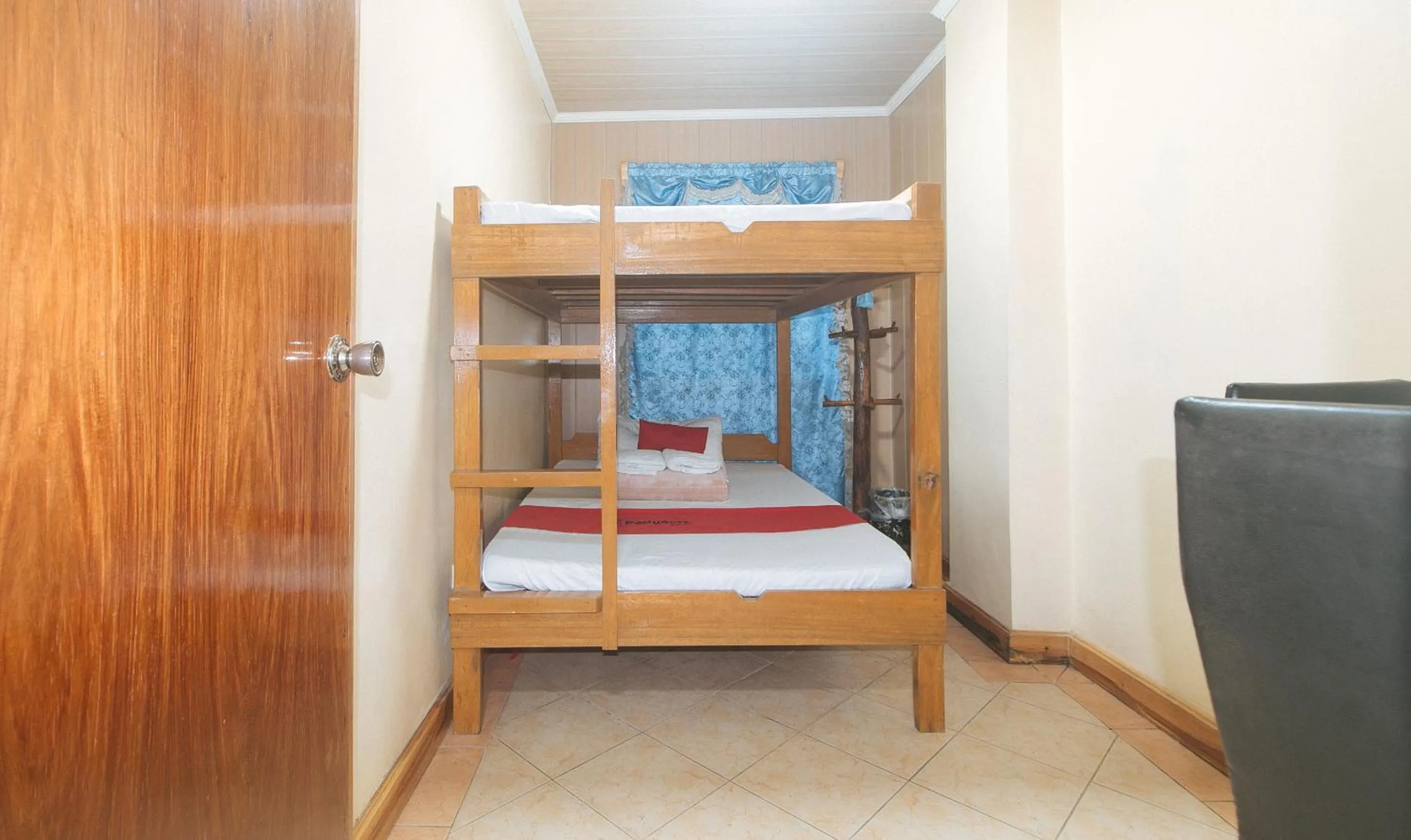 bunk bed, Bed in RedDoorz Hostel @ Faes Transient House