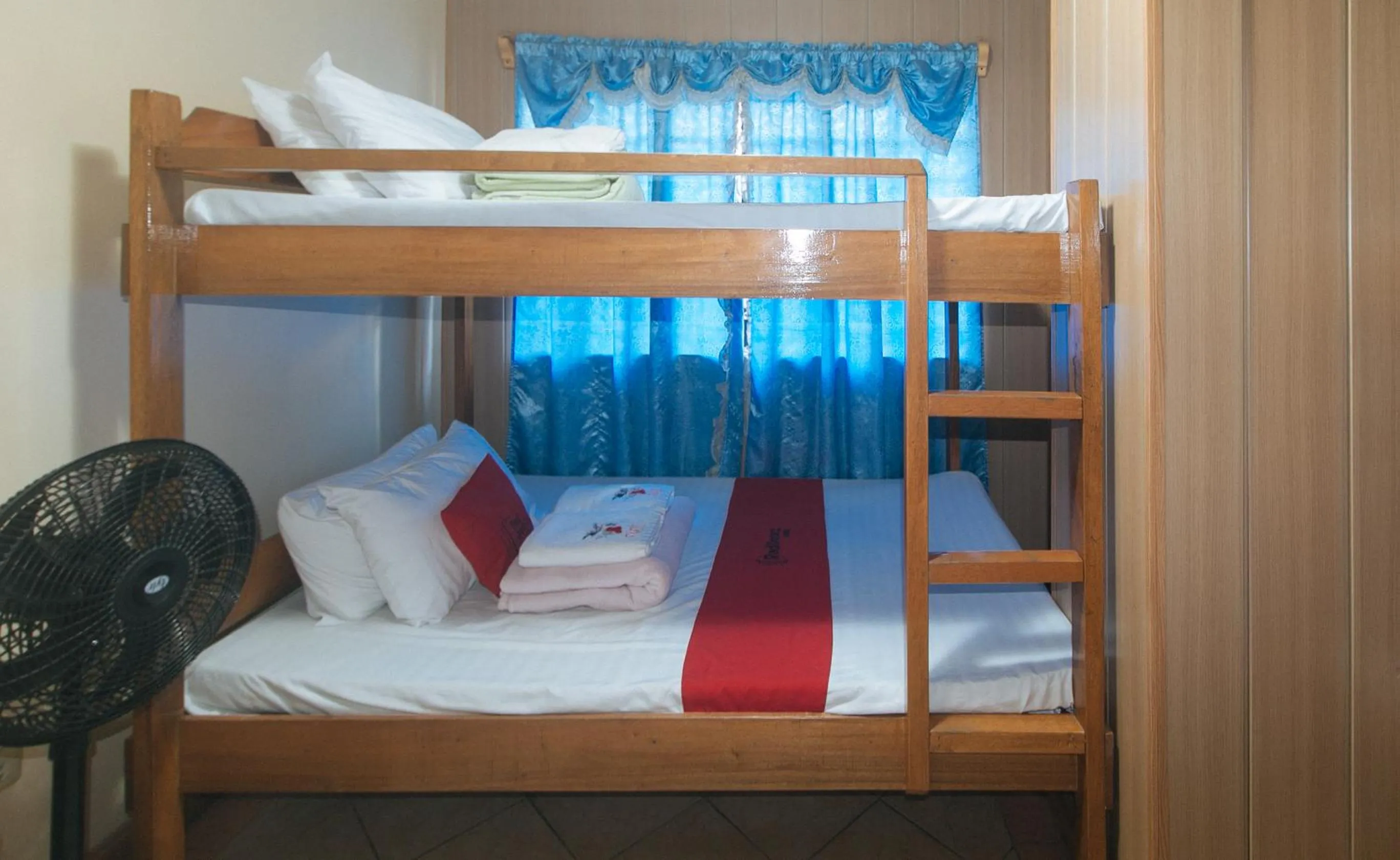 bunk bed, Bed in RedDoorz Hostel @ Faes Transient House
