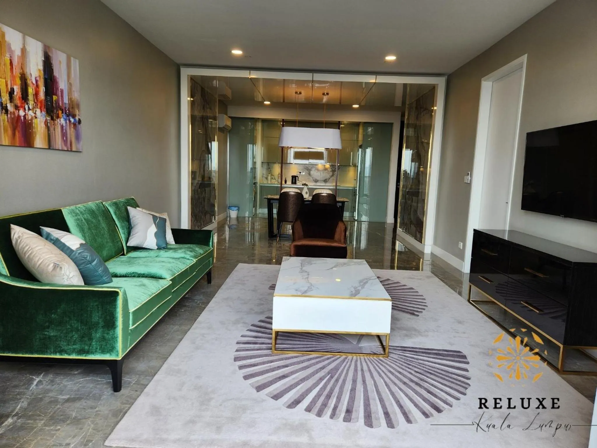 TV and multimedia in The Platinum 2 Premium Suite by Reluxe