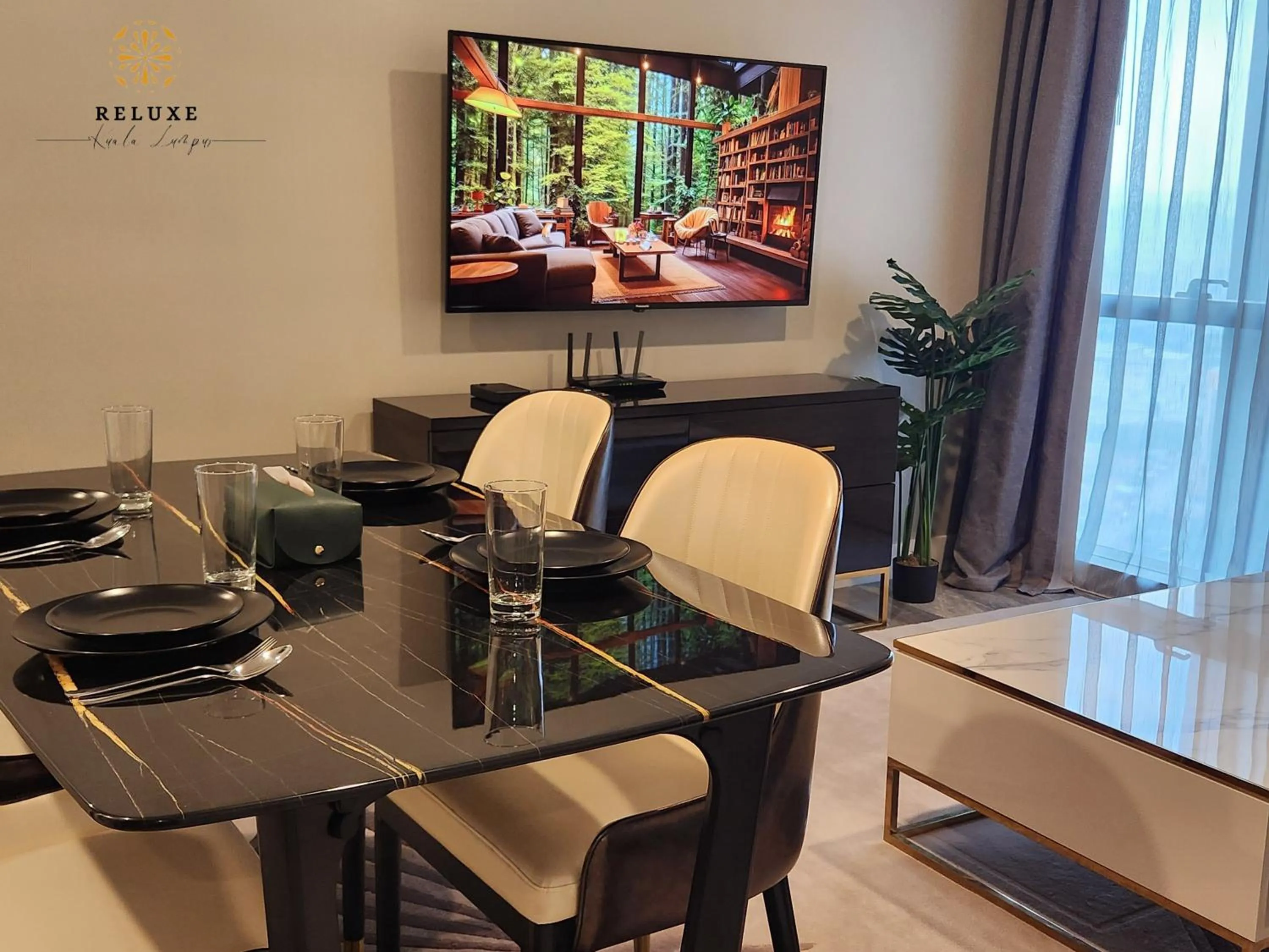 TV and multimedia in The Platinum 2 Premium Suite by Reluxe