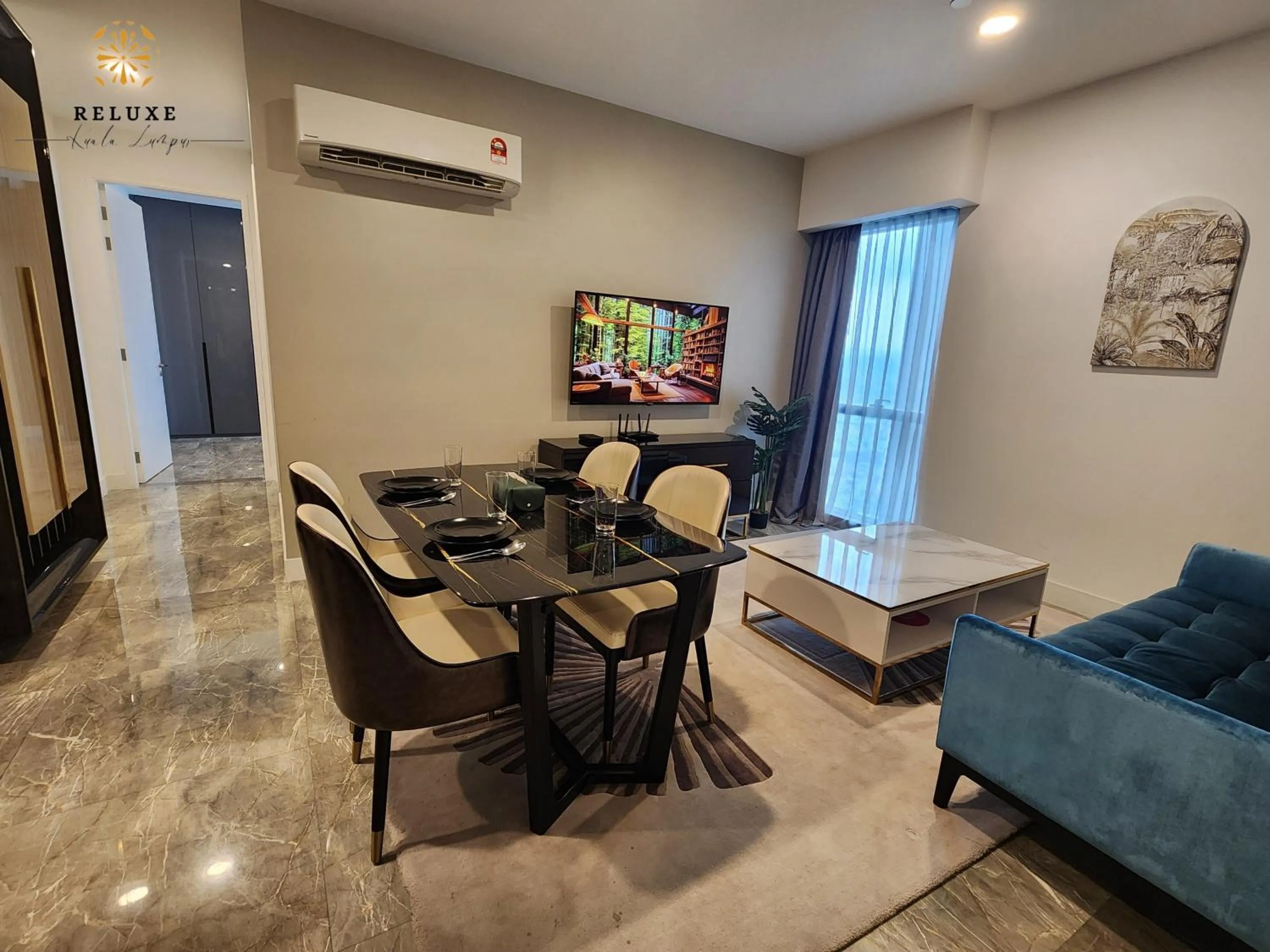 TV and multimedia in The Platinum 2 Premium Suite by Reluxe