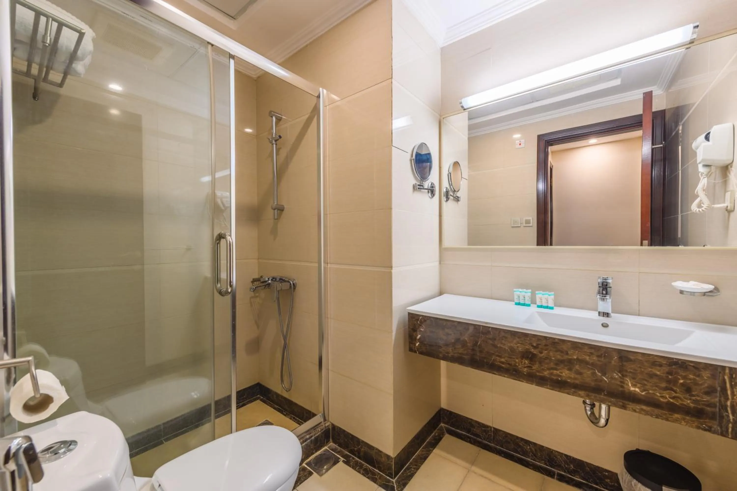 Shower in Joury Al Mashaer Hotel