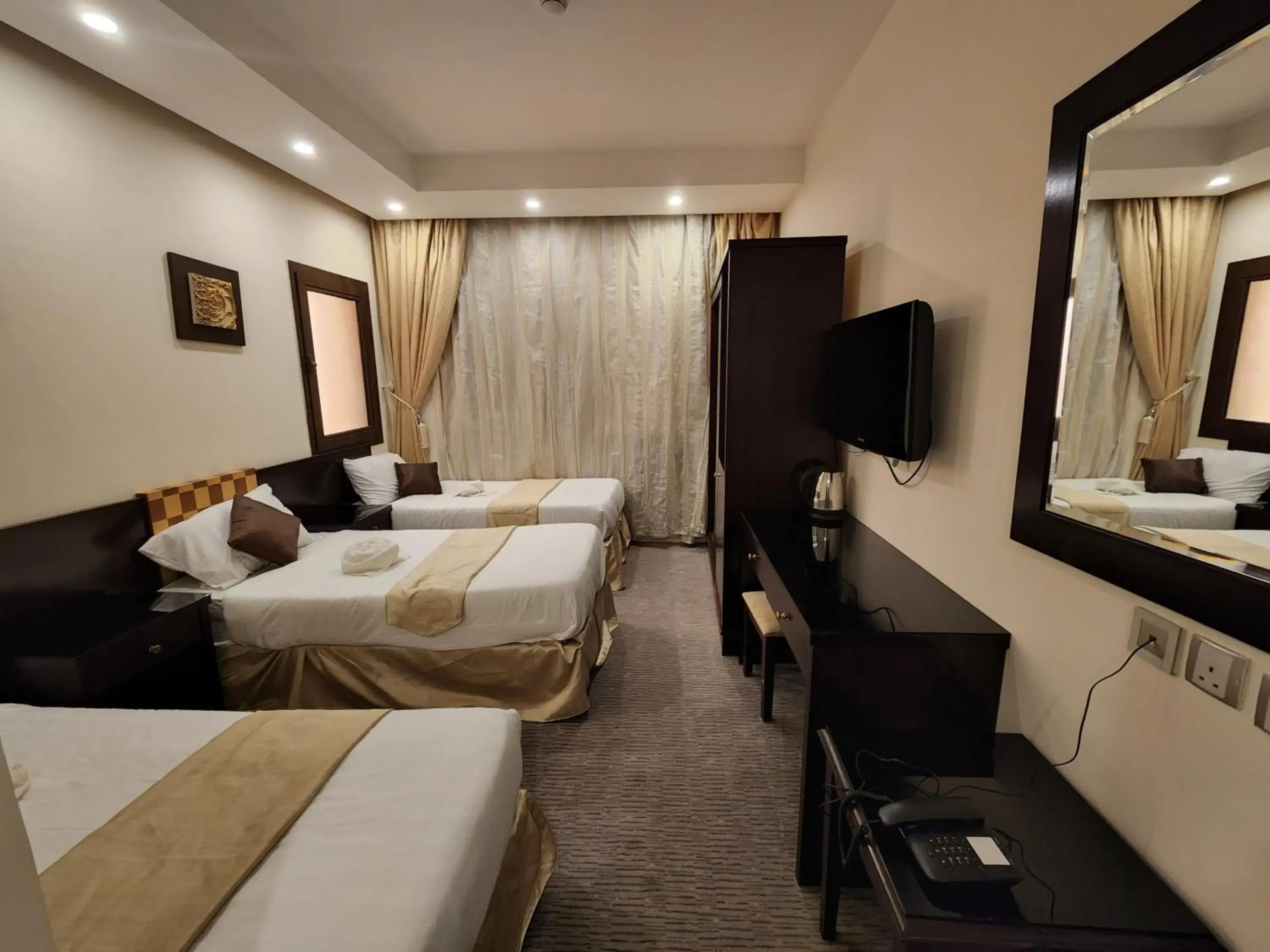 Triple Room with City View in Joury Al Mashaer Hotel Triple Room with City View in Joury Al Mashaer Hotel