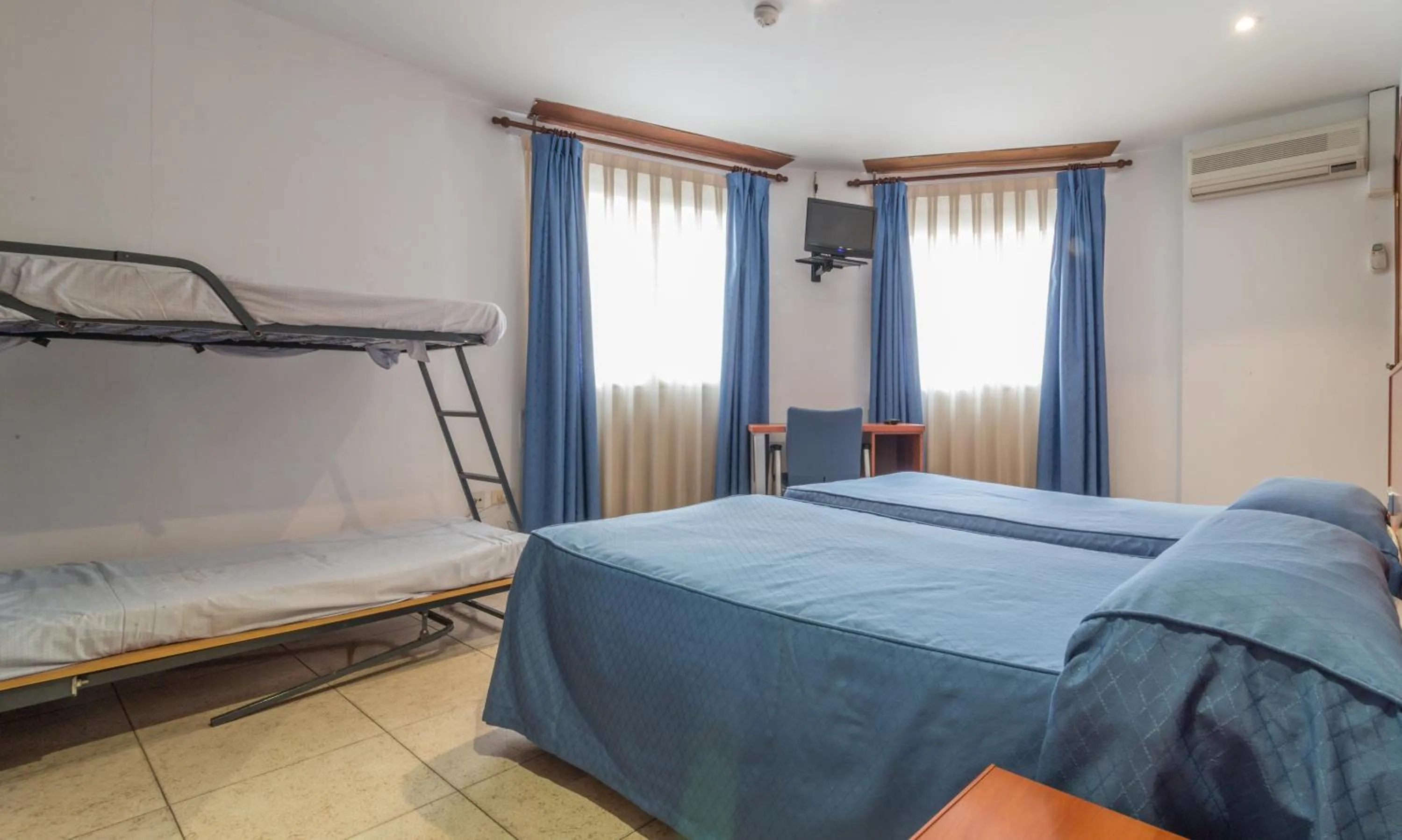 Photo of the whole room, Bed in Hotel Reig