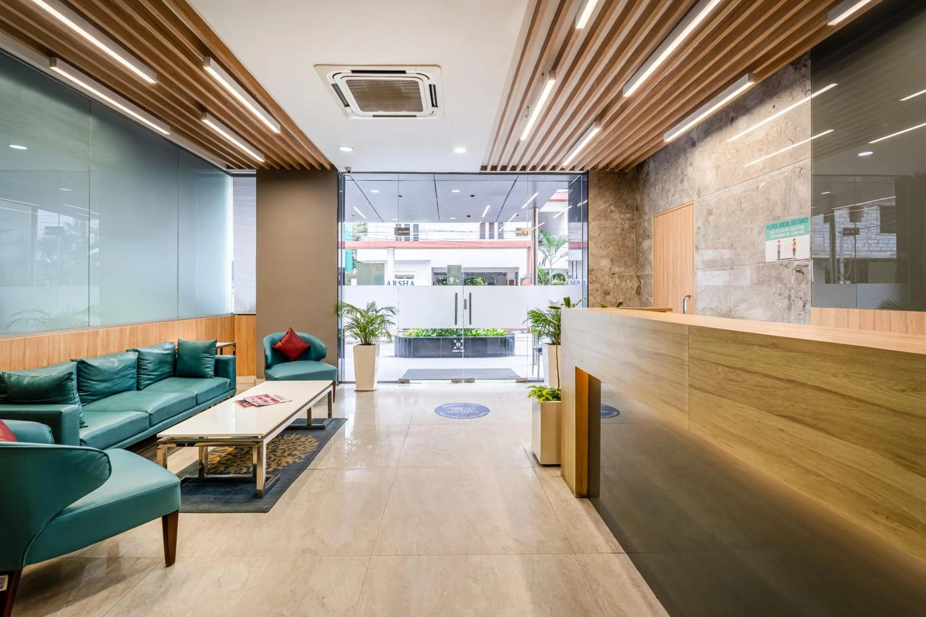 Seating area in WESTSIDE HOTEL HiTECH CITY