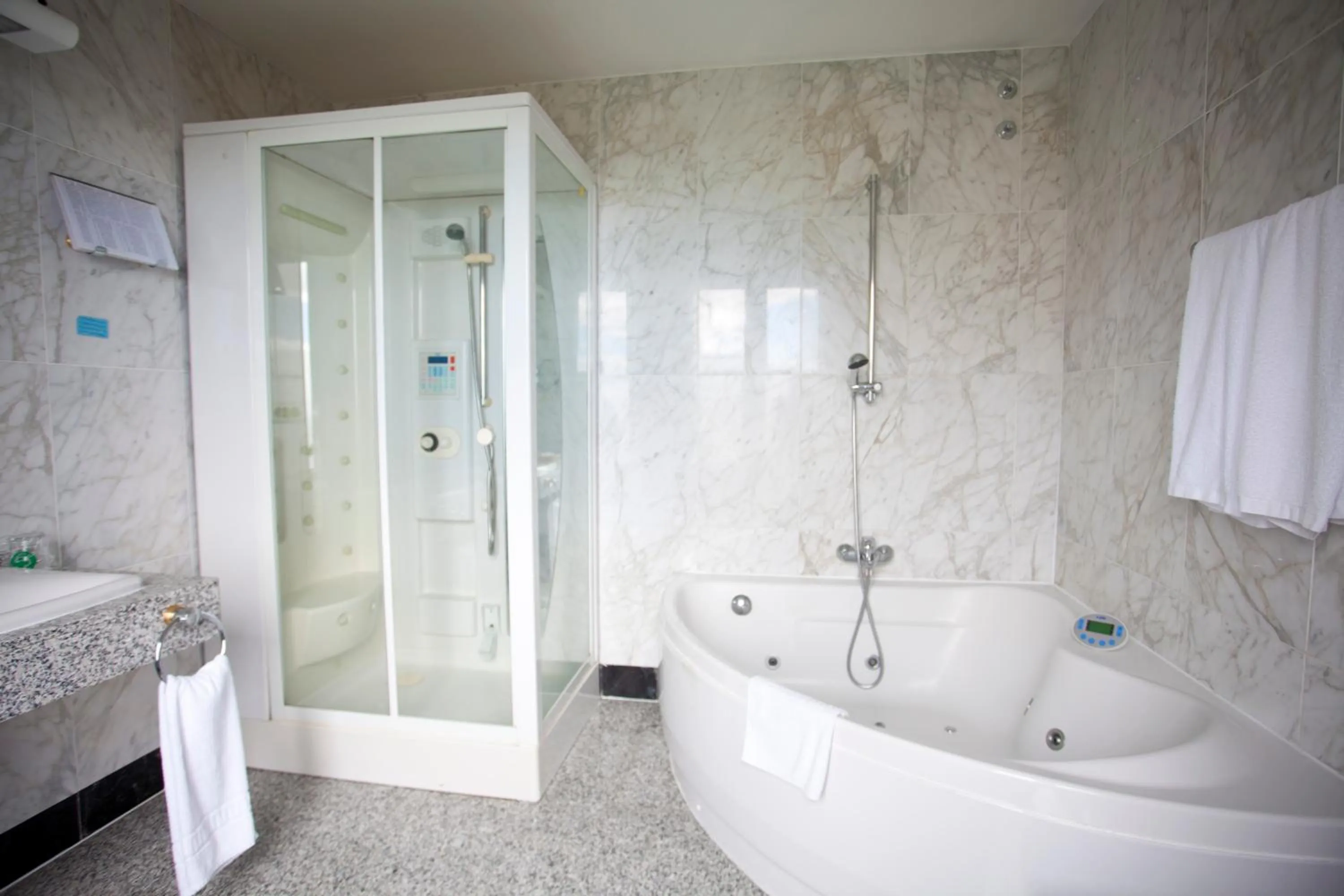 Bathroom in Hotel Florida