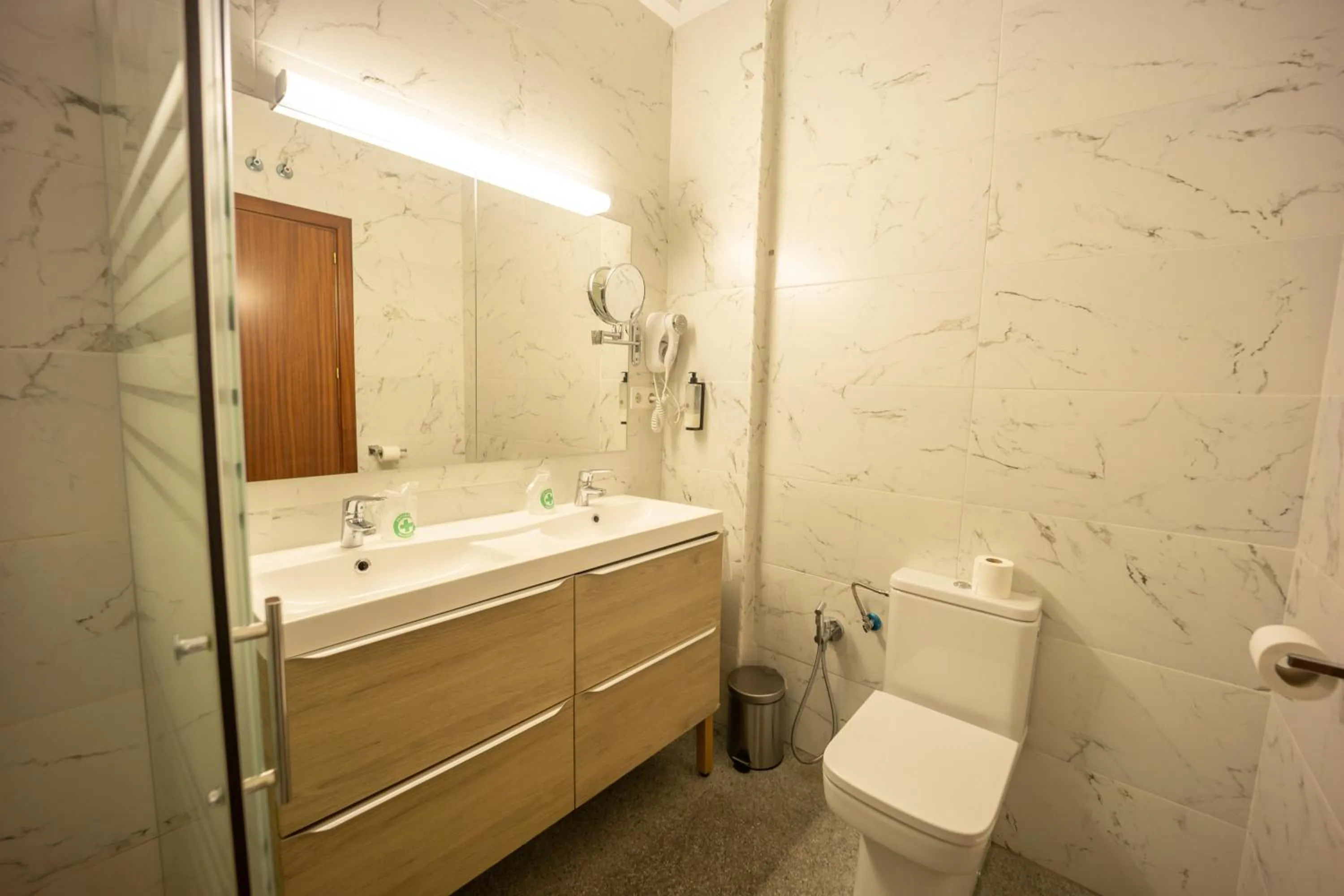 Shower in Hotel Florida