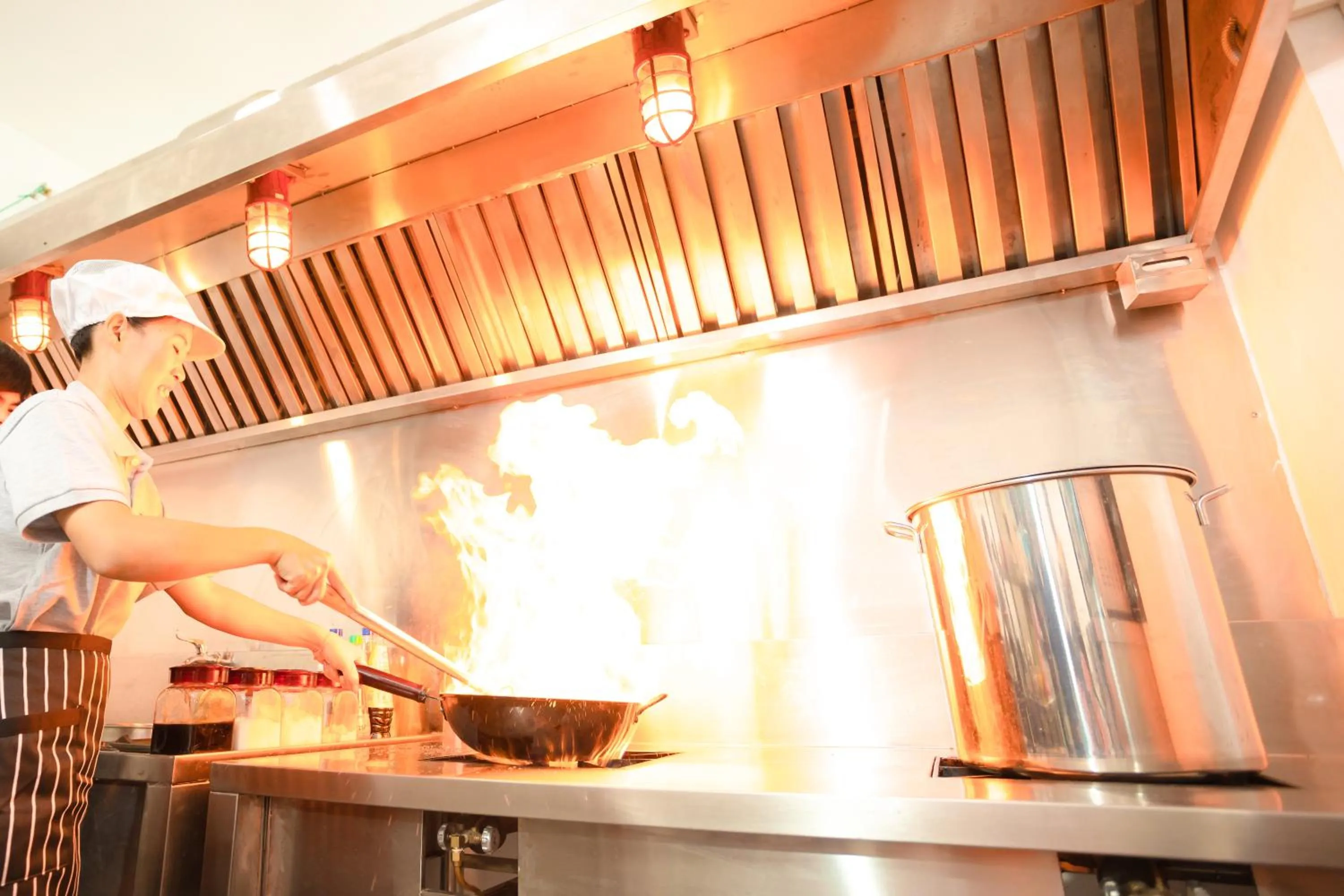 Kitchen or kitchenette in M&M Hotel