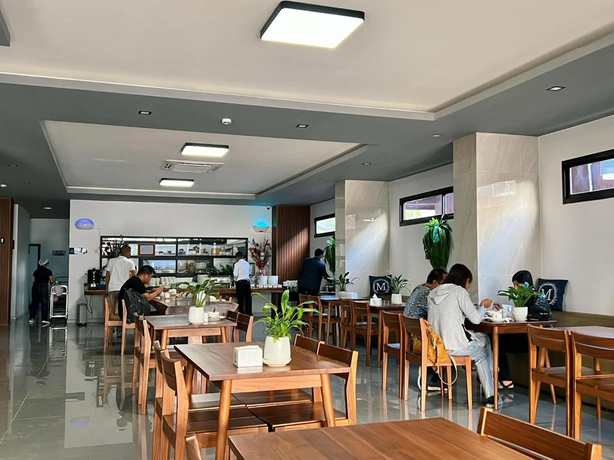 Restaurant/places to eat in M&M Hotel