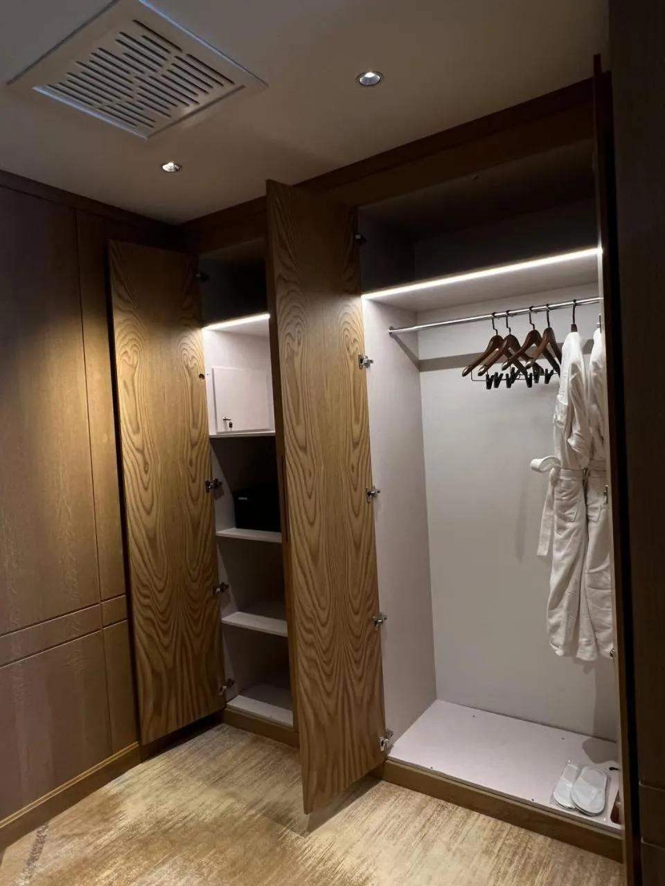 wardrobe in Sofia International Hotel