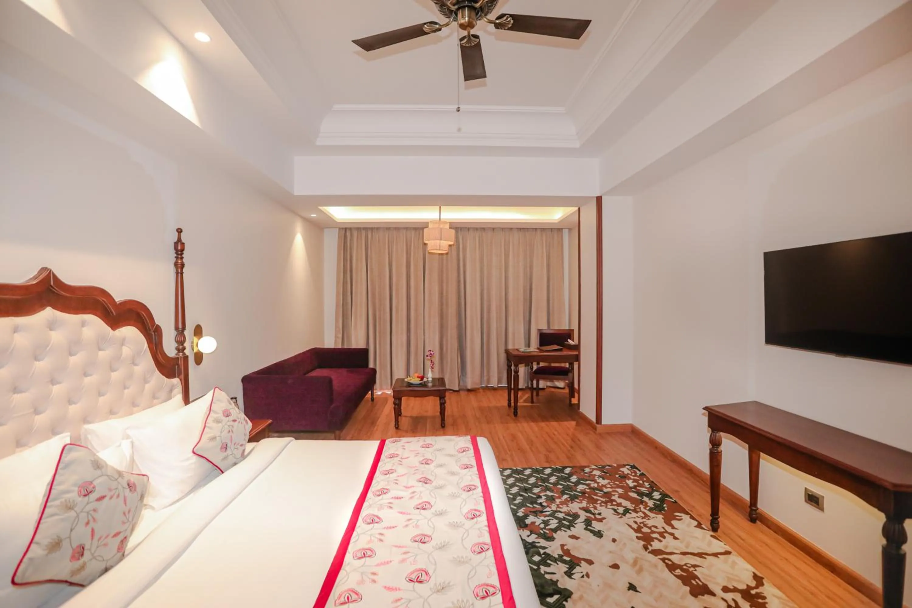 Photo of the whole room, Bed in Regenta City Vilas Palace Ambala