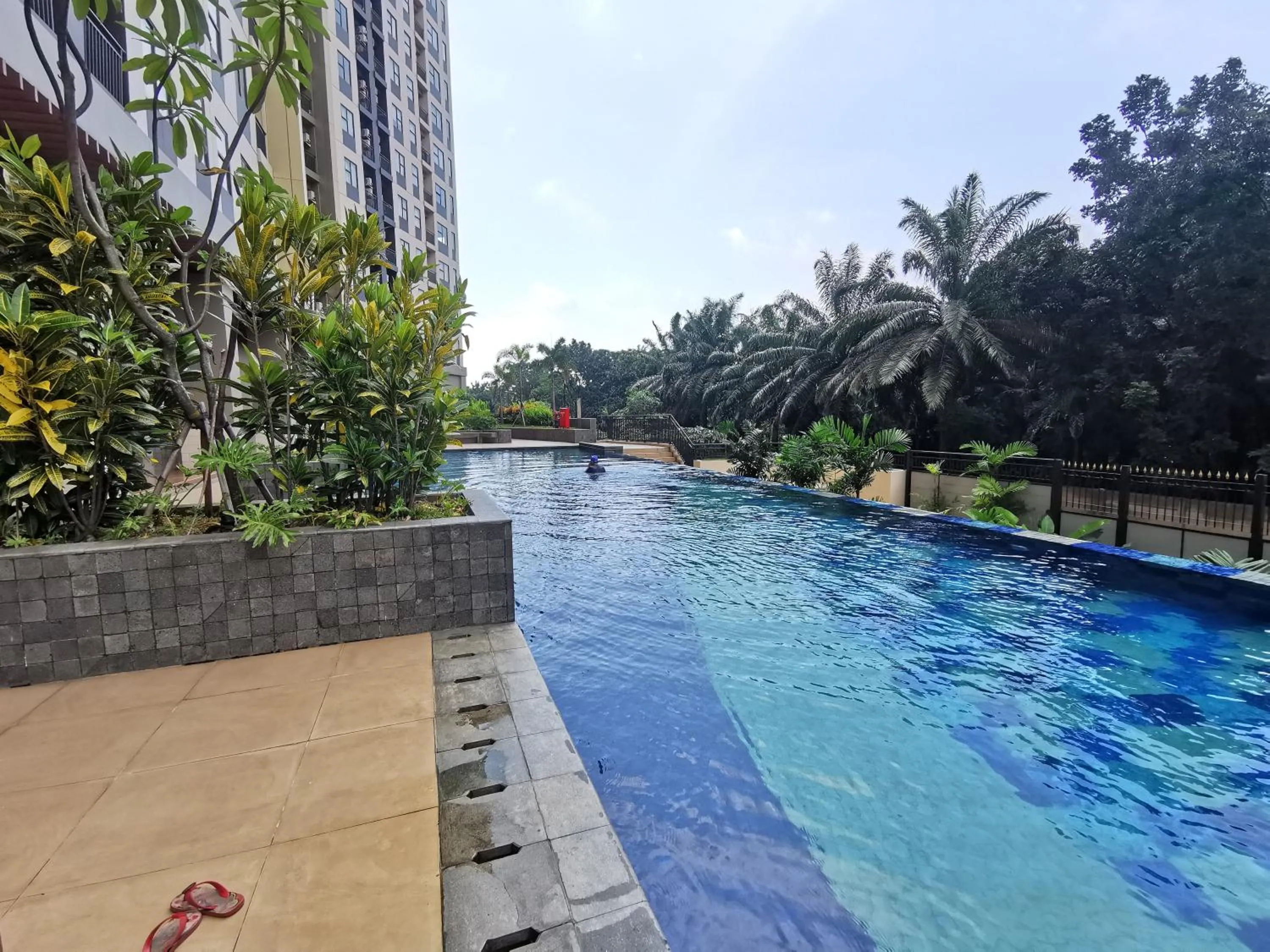 Swimming pool in Transpark Cibubur By Arsakha Property Management