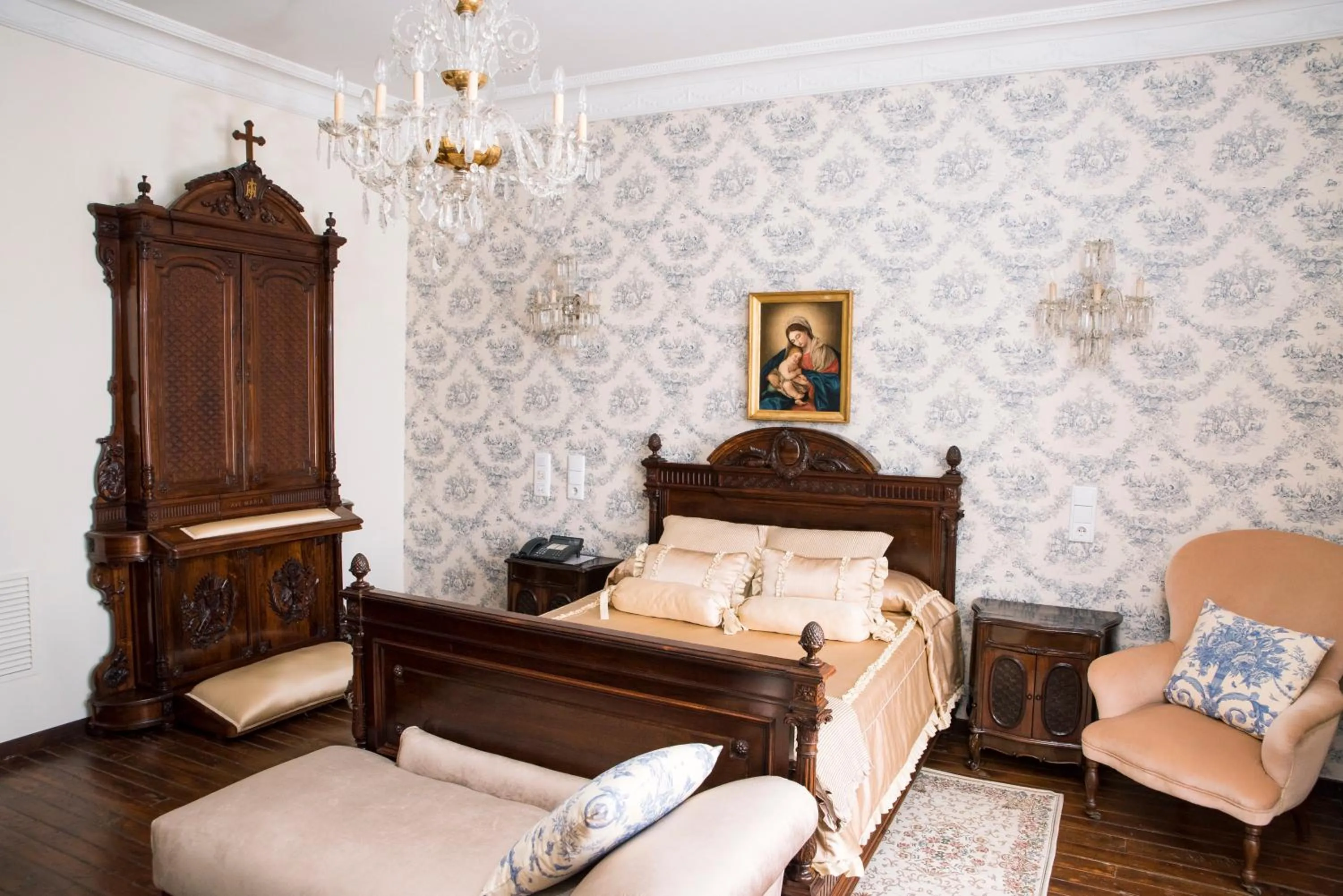 Photo of the whole room, Bed in Hotel Monumento Pazo do Castro