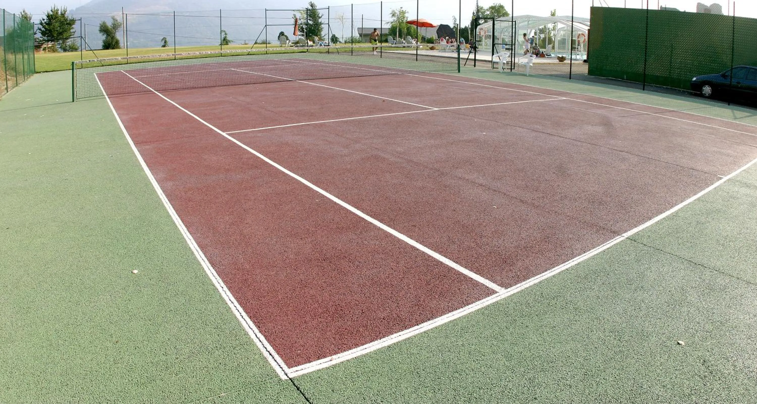 Tennis court in Hotel Monumento Pazo do Castro