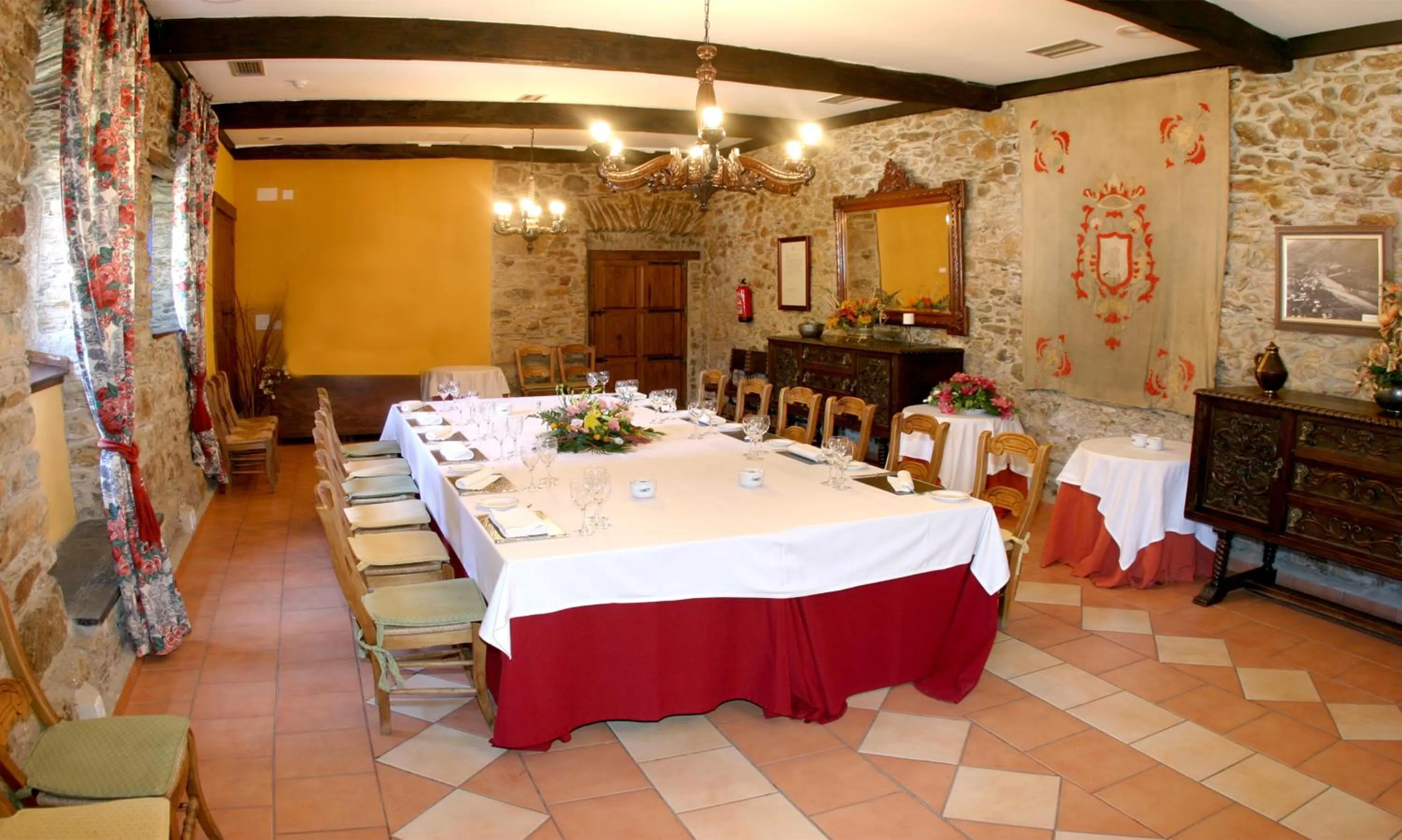 Banquet/Function facilities, Bed in Hotel Monumento Pazo do Castro