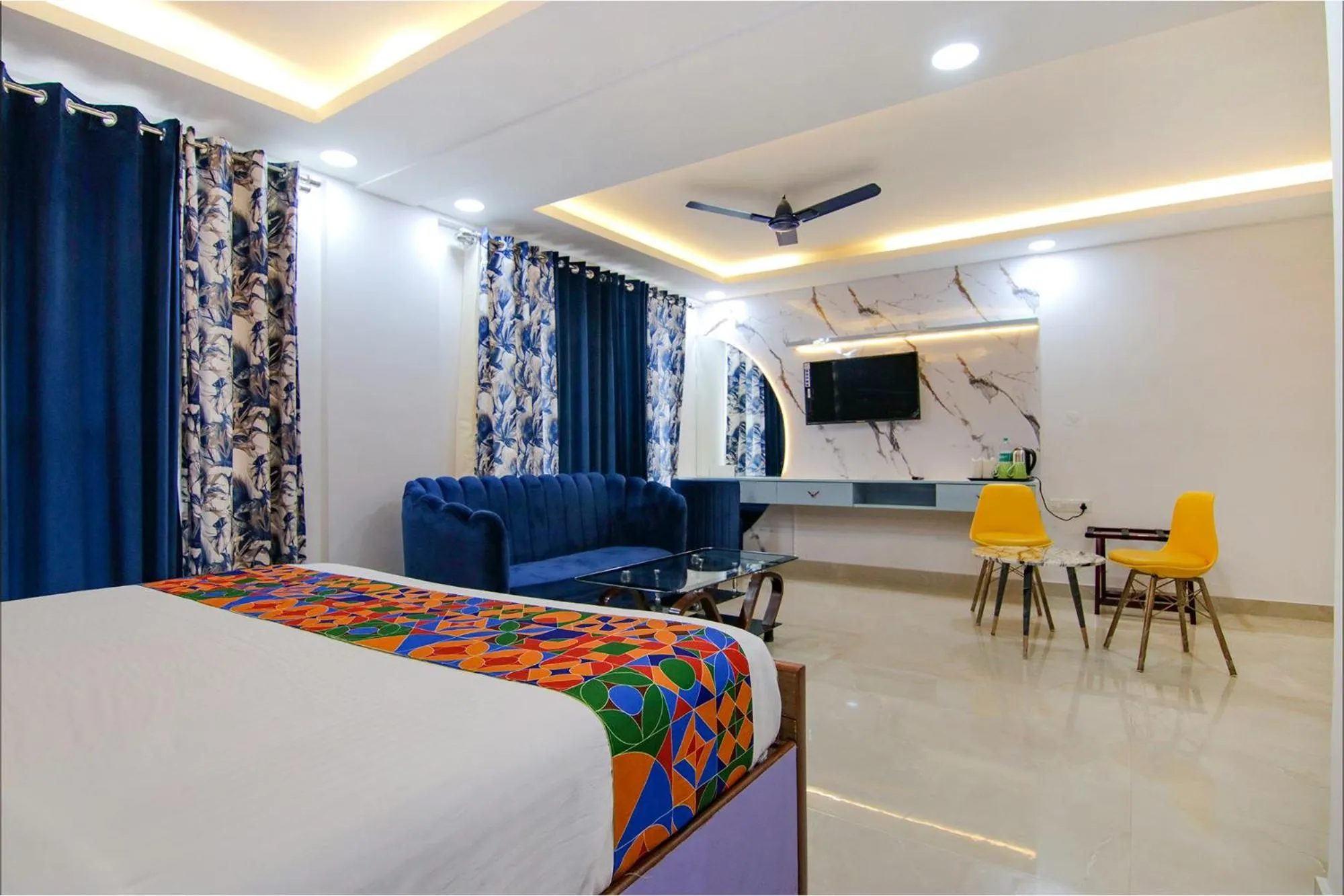 Living room, Bed in FabHotel Satyam International