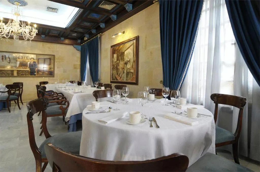 Restaurant/places to eat in Hotel II Virrey