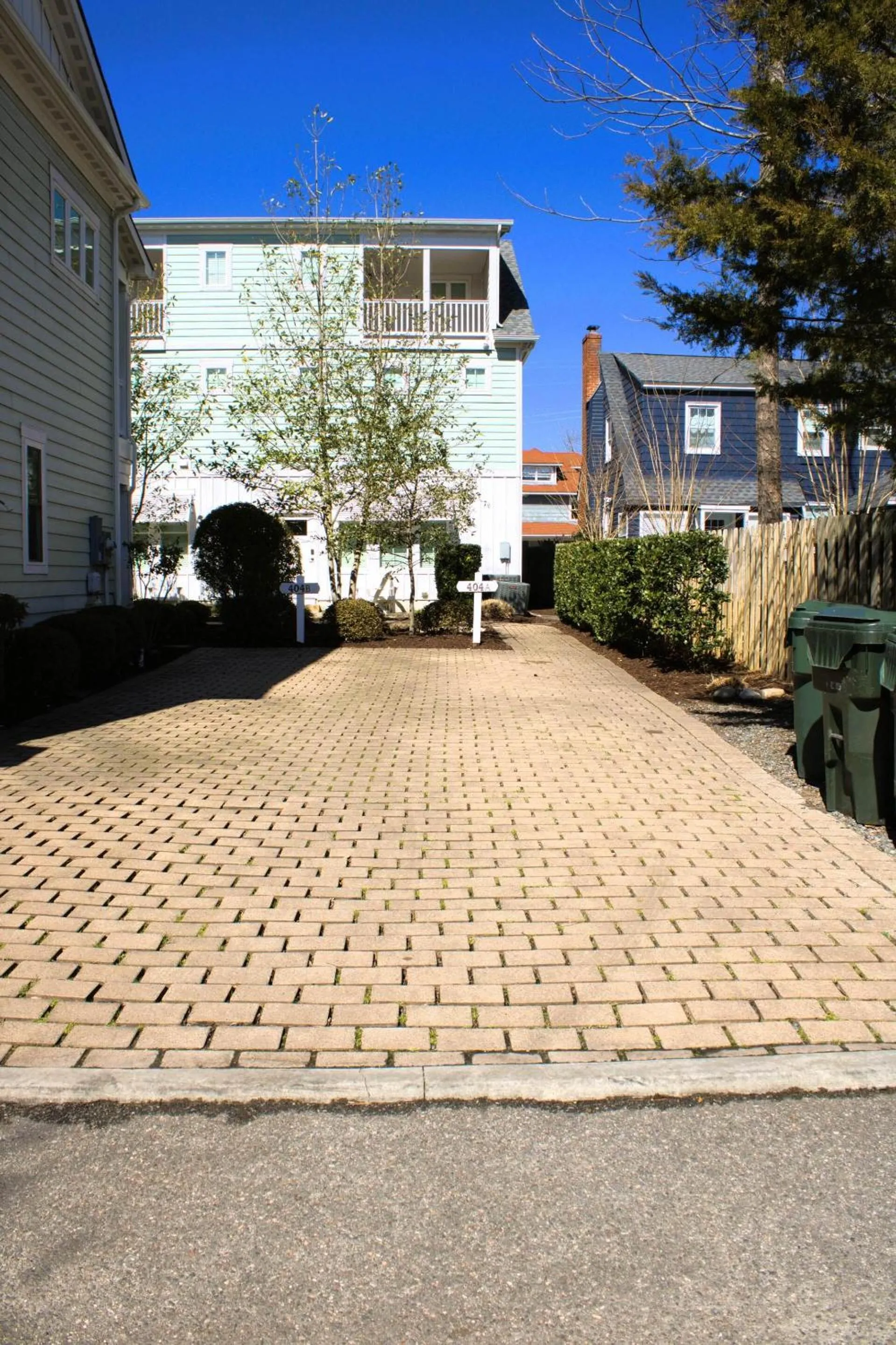 404A The Hilltop House