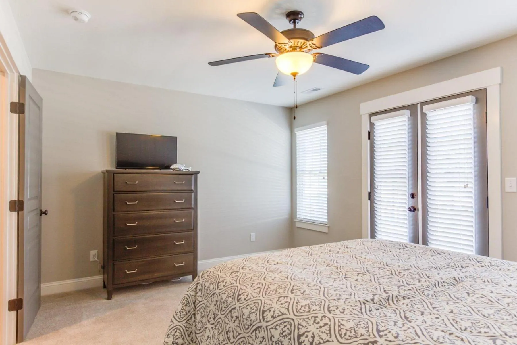 Bed in 408B The Lynnhaven House