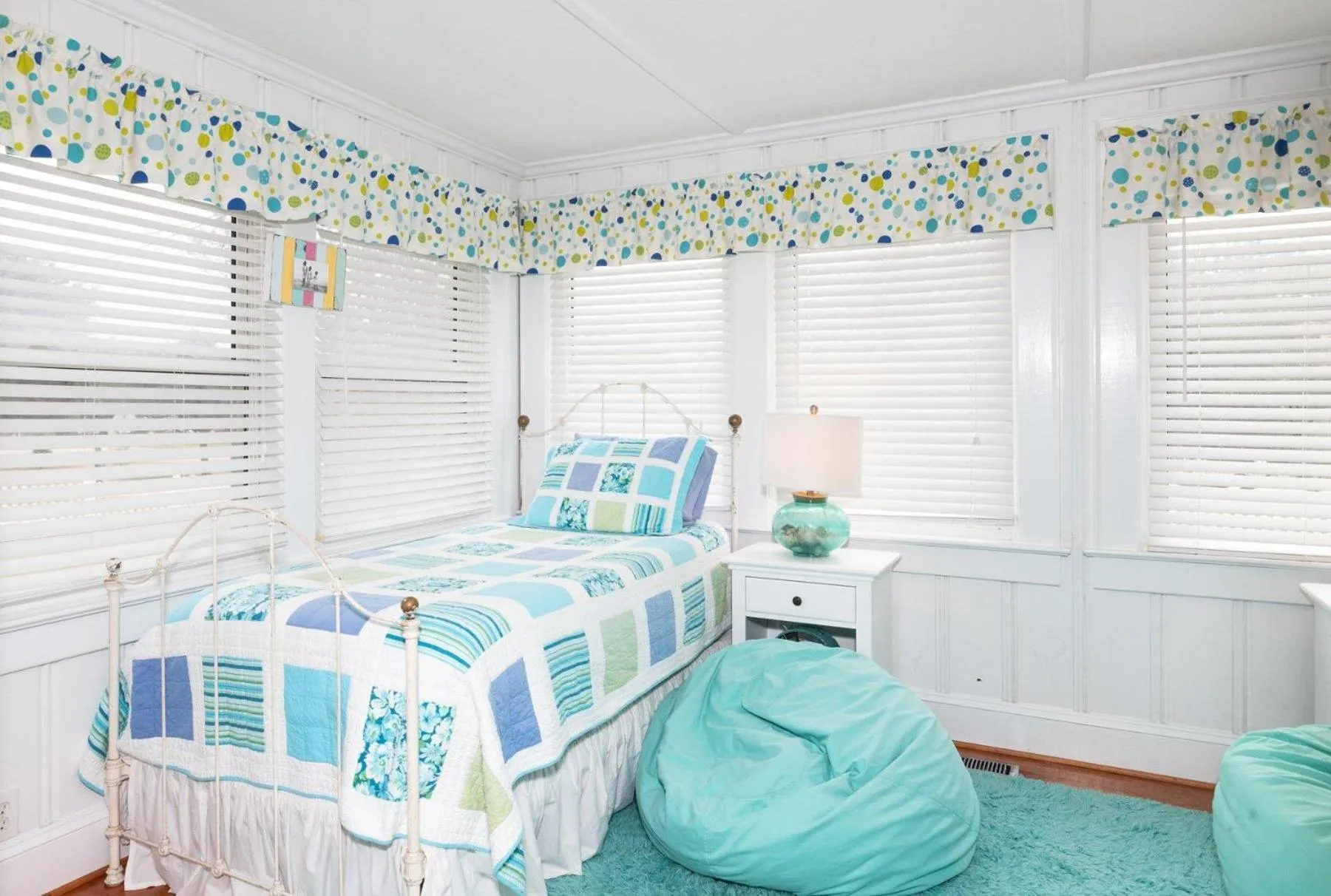 Bed in The Seashore Getaway House