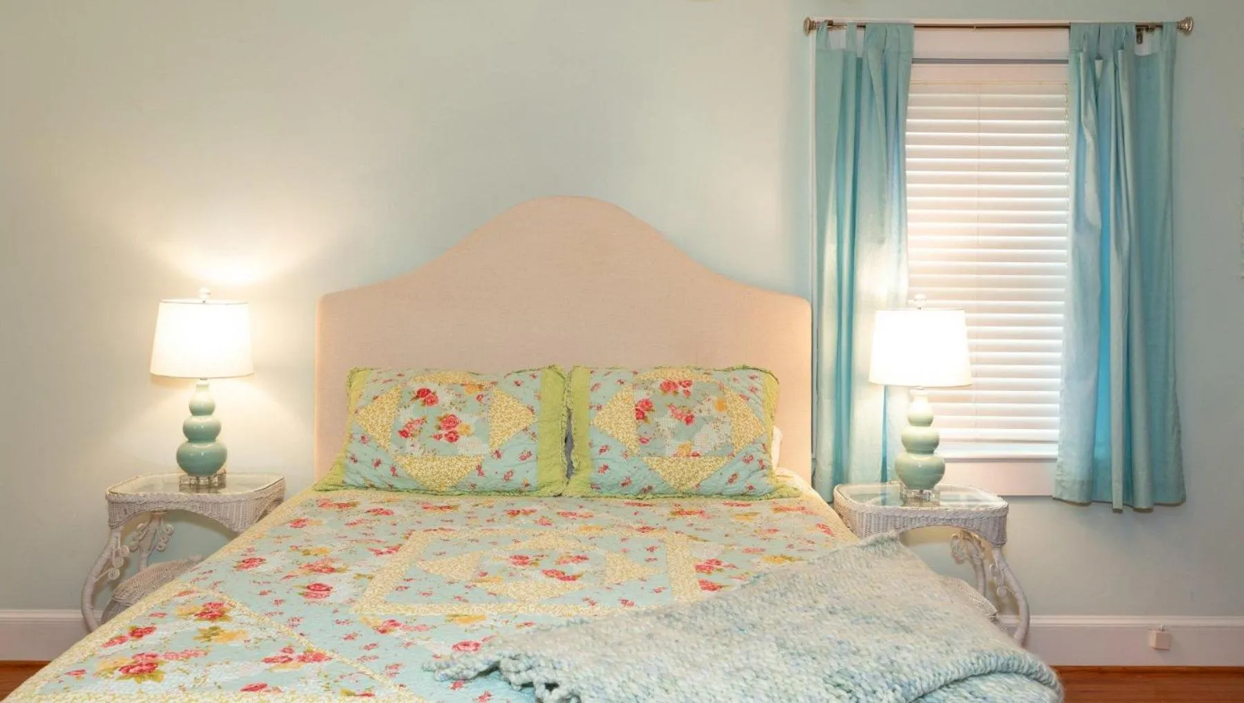 Bed in The Seashore Getaway House