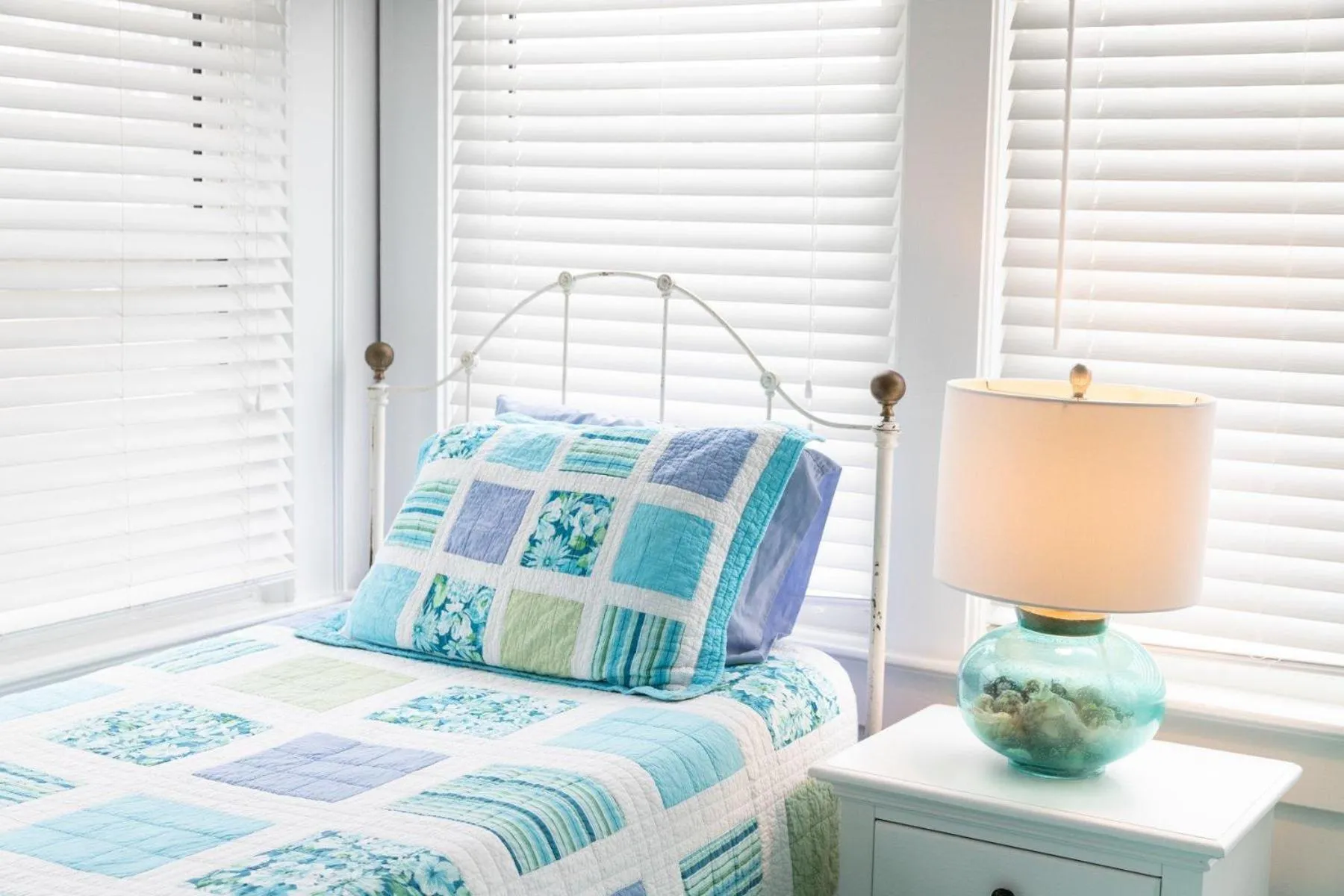 Bed in The Seashore Getaway House